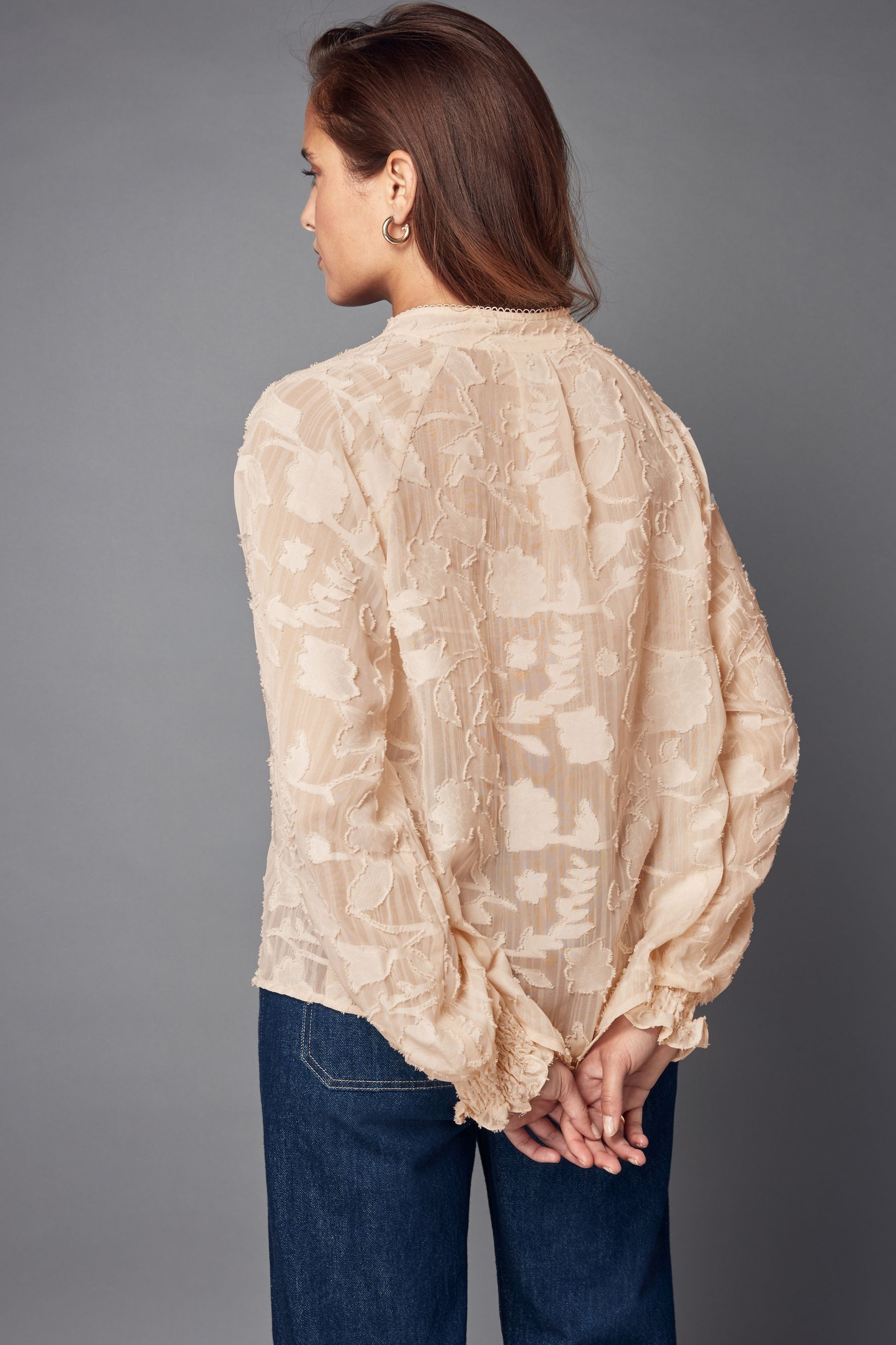 Next Langarmbluse Langärmelige Jacquardbluse mit Bindeausschnitt (1-tlg) günstig online kaufen