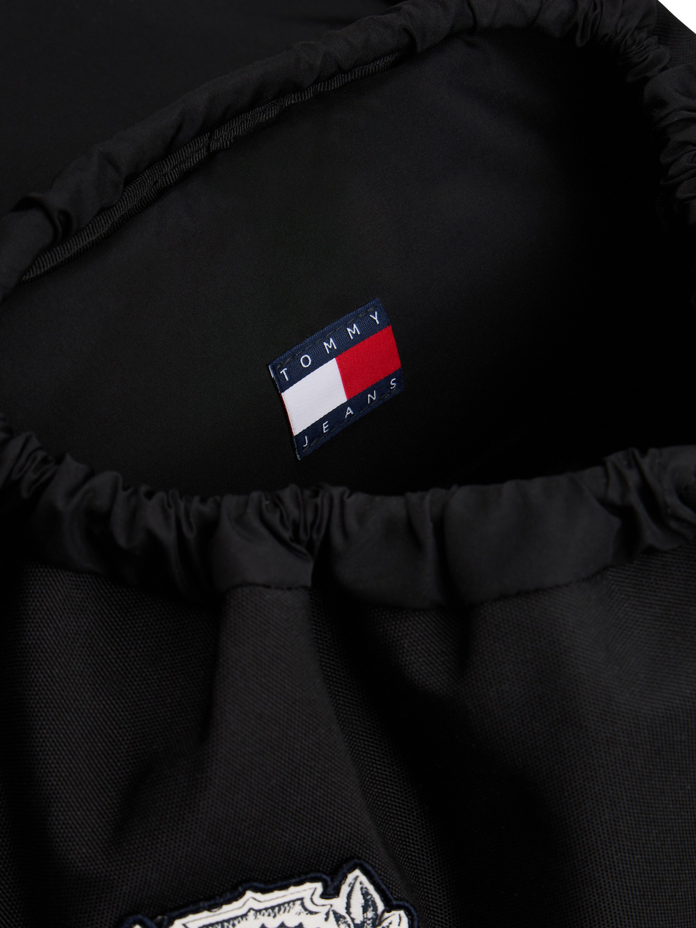 Tommy Jeans Freizeitrucksack TJM ARCHIVE TREK SOLID BACKPACK, Unisex Rolltop-Rucksack, Travelrucksack, Wanderrucksack mit Patches