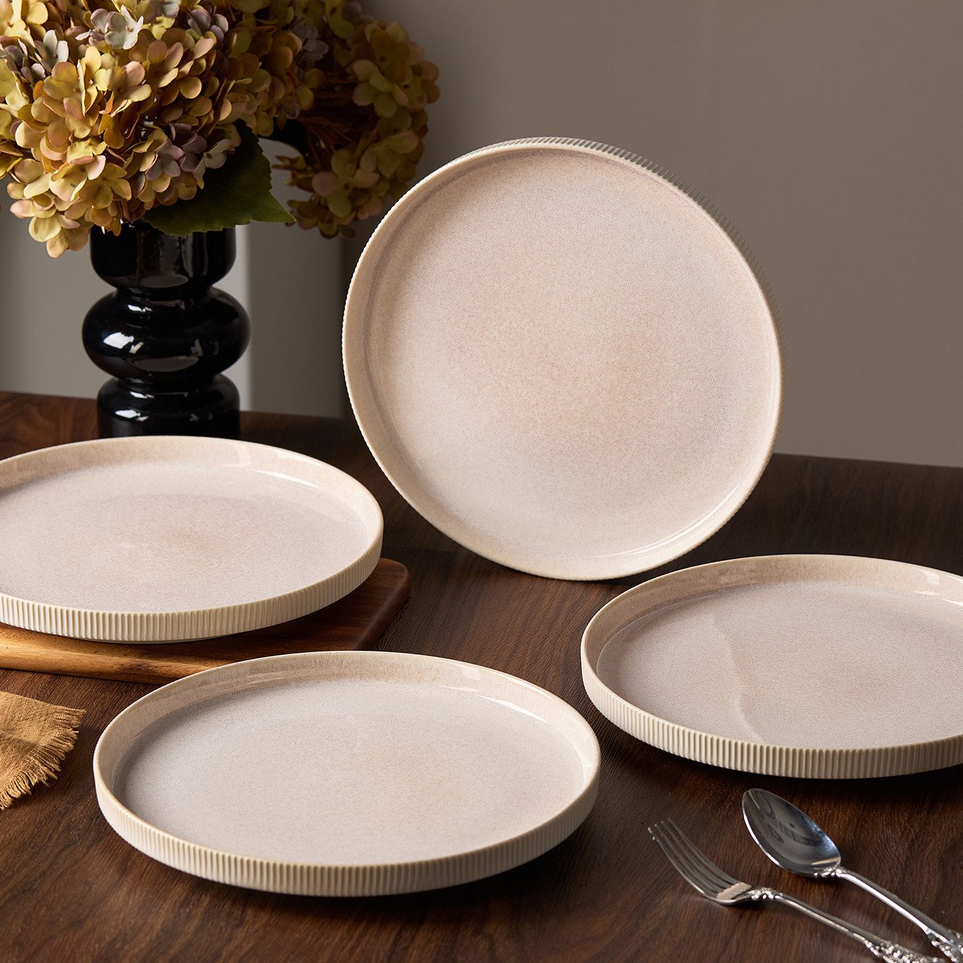 JIWOO Speiseteller 4er Ø27,7 cm, Frühstücksteller Pastateller Steakteller Salatteller, (4 St), 10 Zoll Keramik Tellerset Weiß Plate Mikrowellen spülmaschinenfest