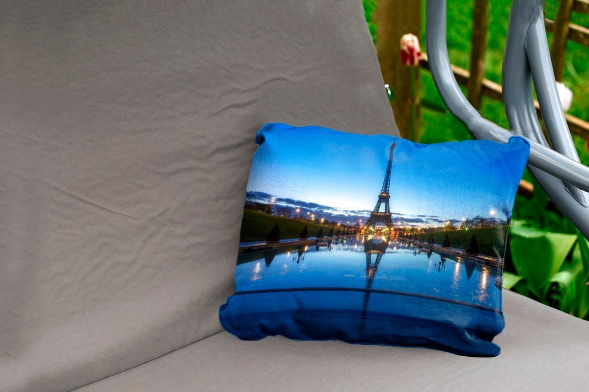 klarem Dekokissenbezug, Eiffelturm Abend bei in Der Outdoor-Dekorationskissen, Paris, Polyester, sehr Himmel am Kissenhülle MuchoWow Dekokissen