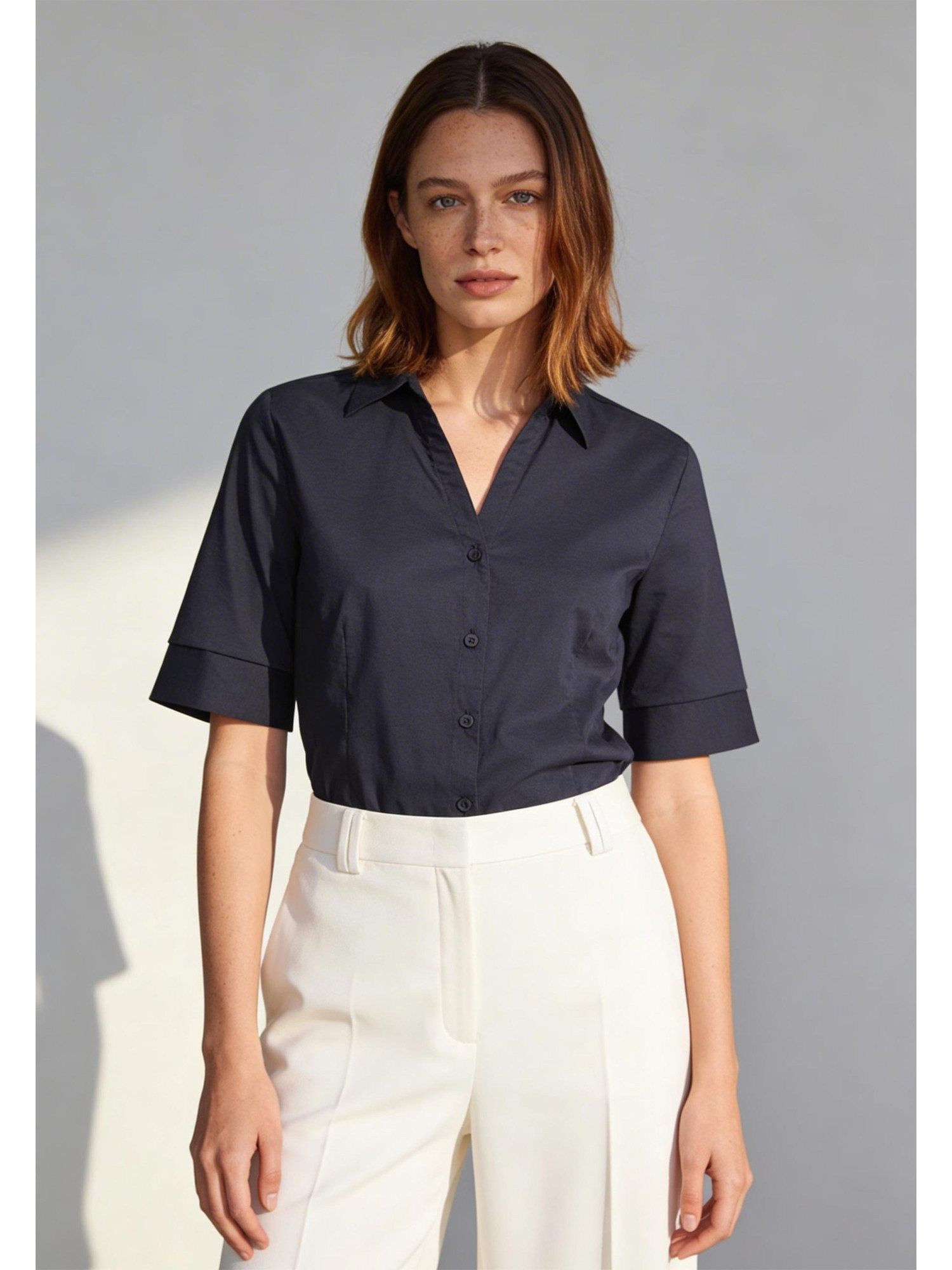 Kurzarmbluse klassische, taillierte Basic-Bluse
