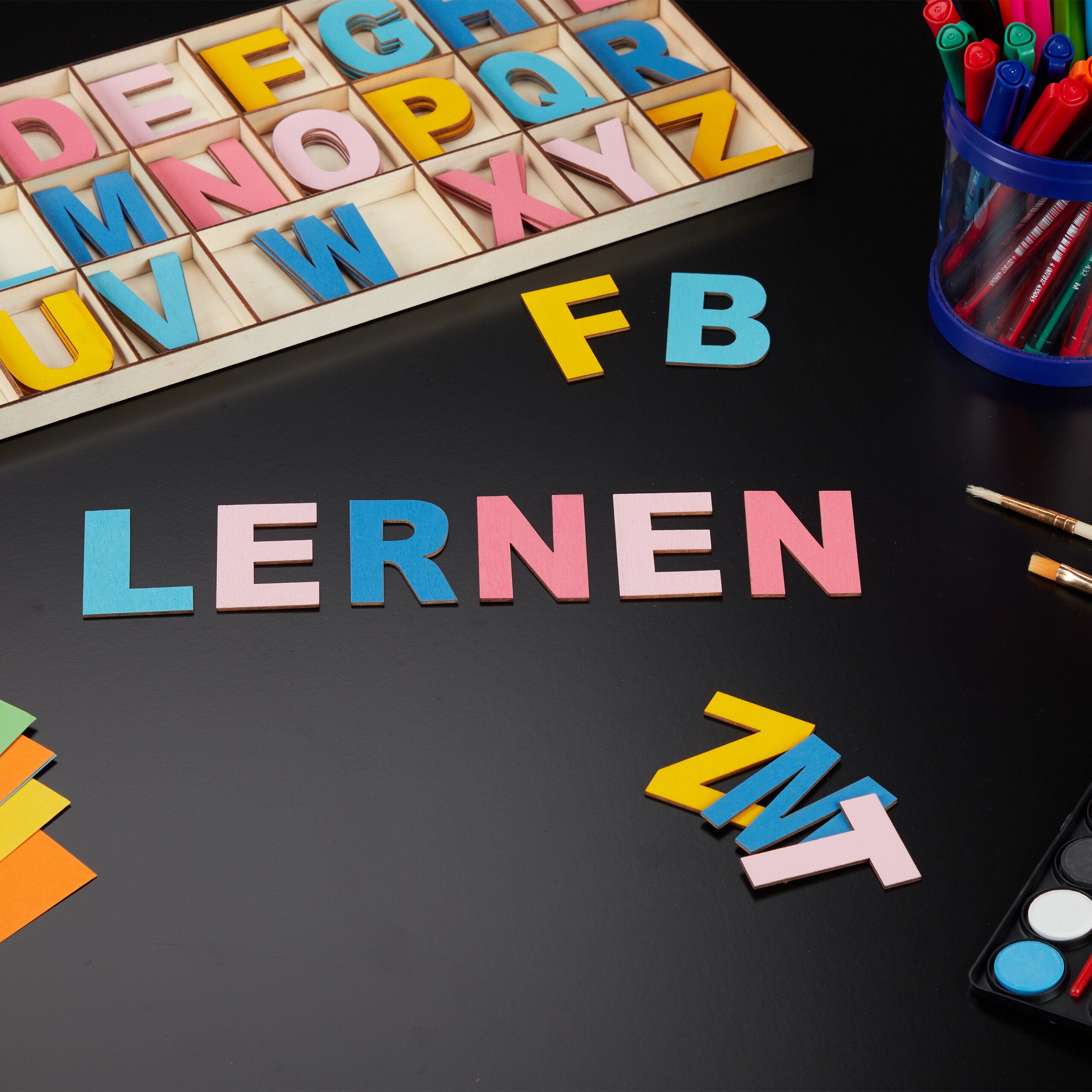 relaxdays Deko-Buchstaben Buntes XL Holzbuchstaben-Set 104-teilig