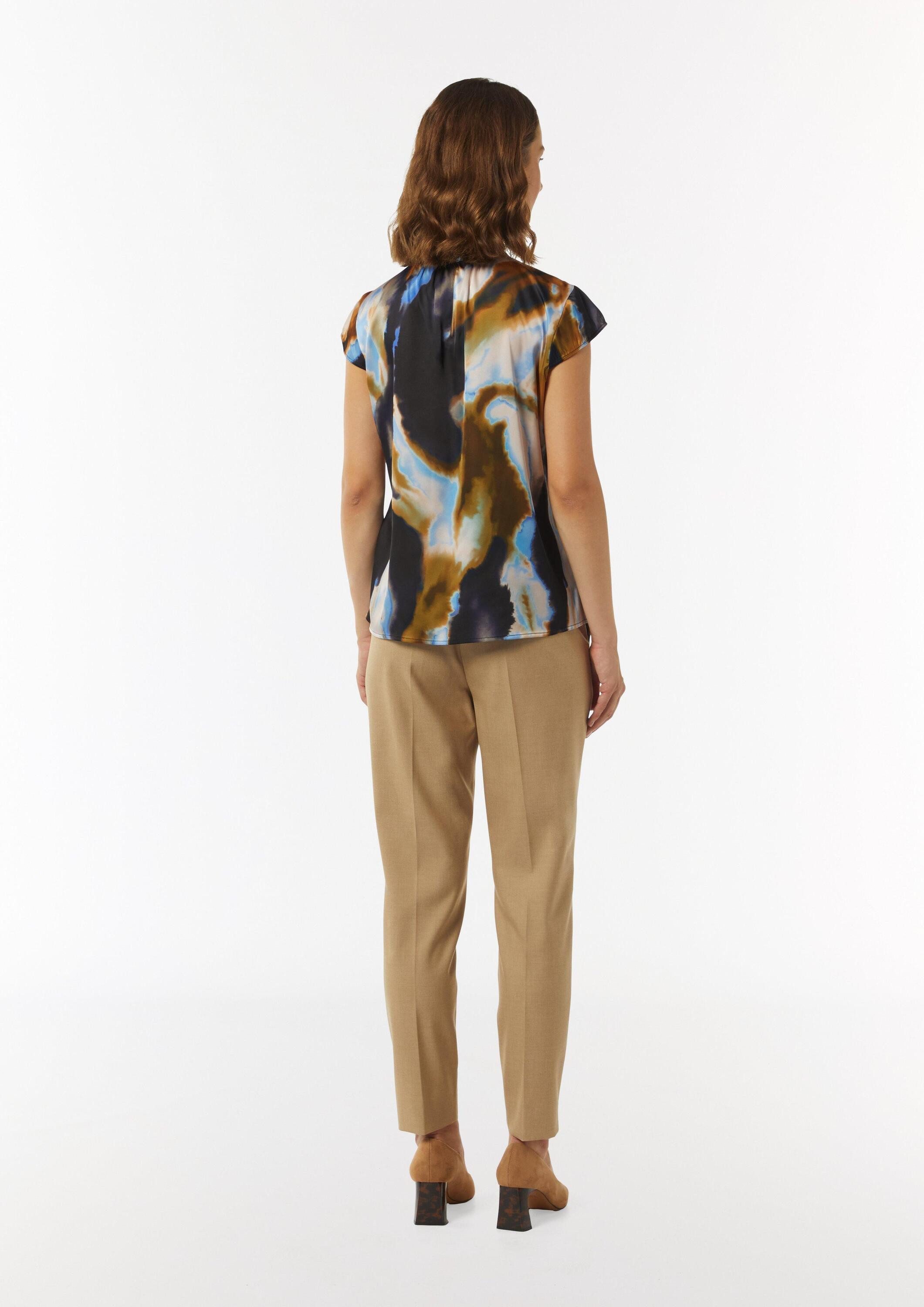 comma Kurzarmbluse Bluse Gemusterte Satin-Bluse mit Cut-out-Detail am Ausschnitt