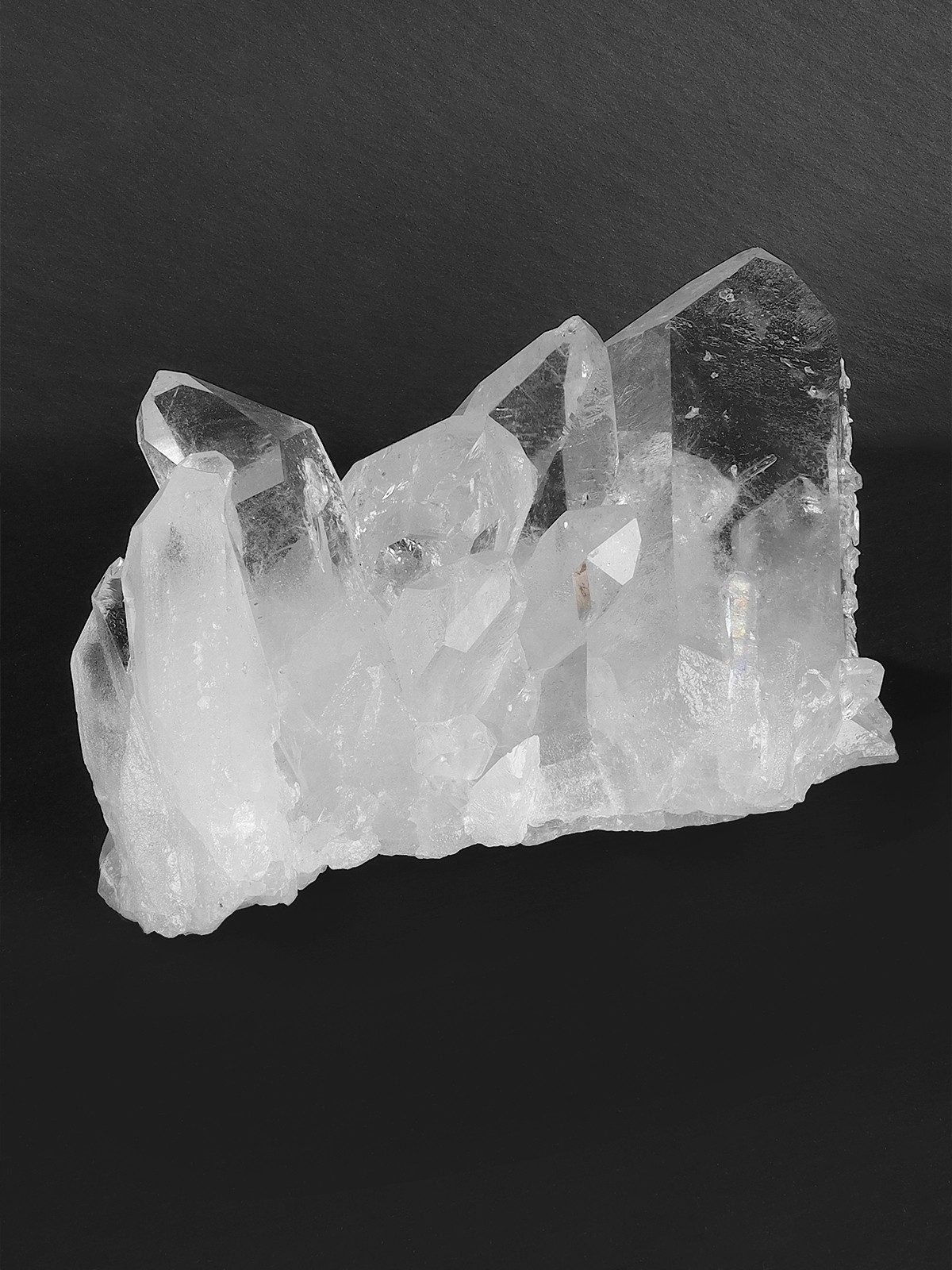 StoneTrip Mineralstein Bergkristallstufe (Kristallgruppe) mit natürlichen Kristallspitzen, (1-St), Bergkristall