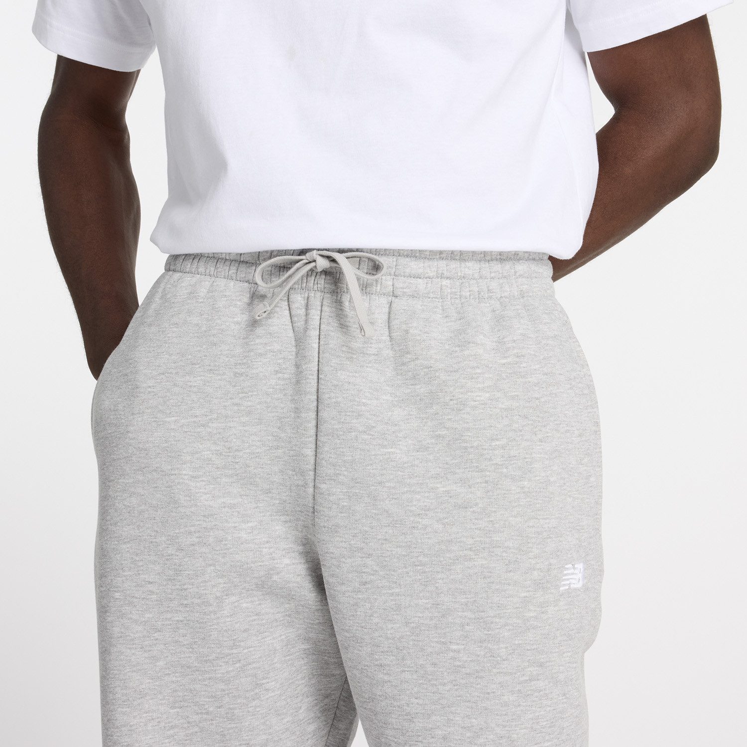 New Balance Jogginghose SPORT ESSENTIALS FLEECE JOGGER mit Eingrifftaschen, aus Fleece, lockere Passform