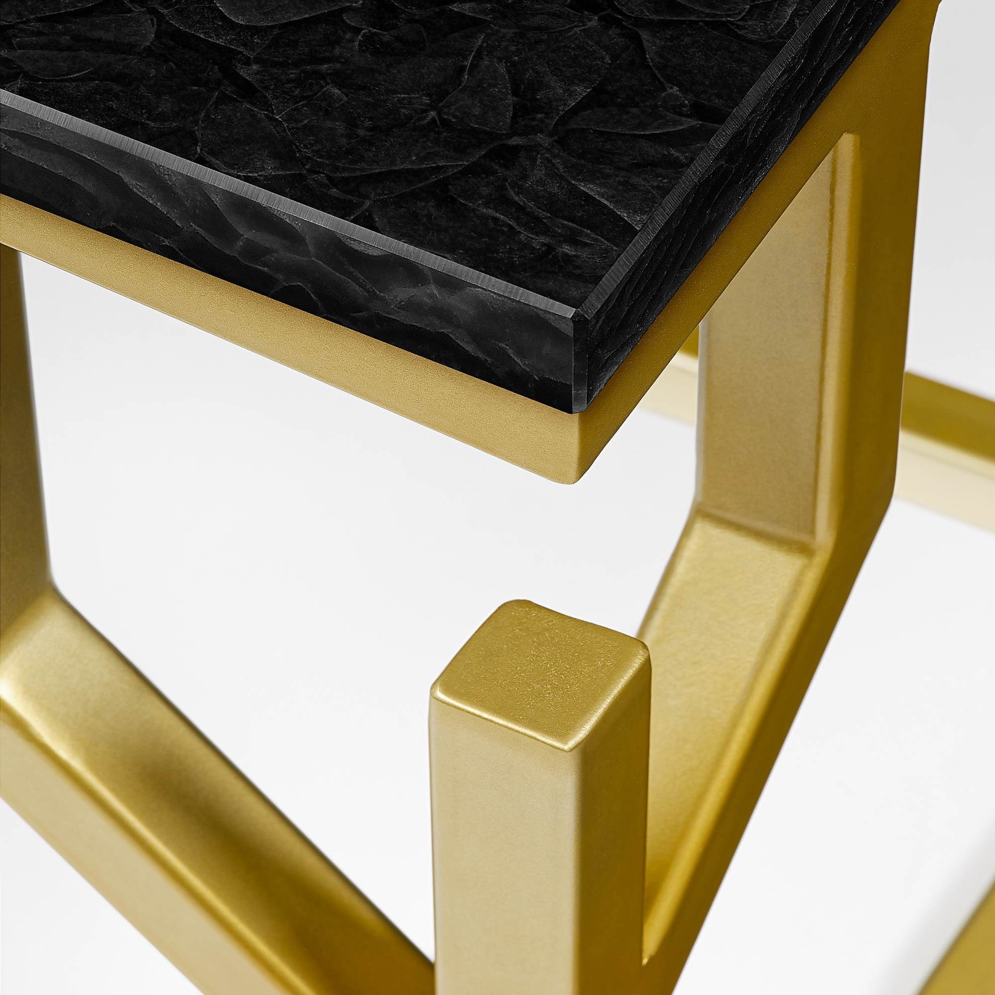 50x50x50cm Atelier MAGNA eckig, Metallgestell, Pearl Black mit BAY gold GLASKERAMIK, CORAL Ablagetisch Beistelltisch