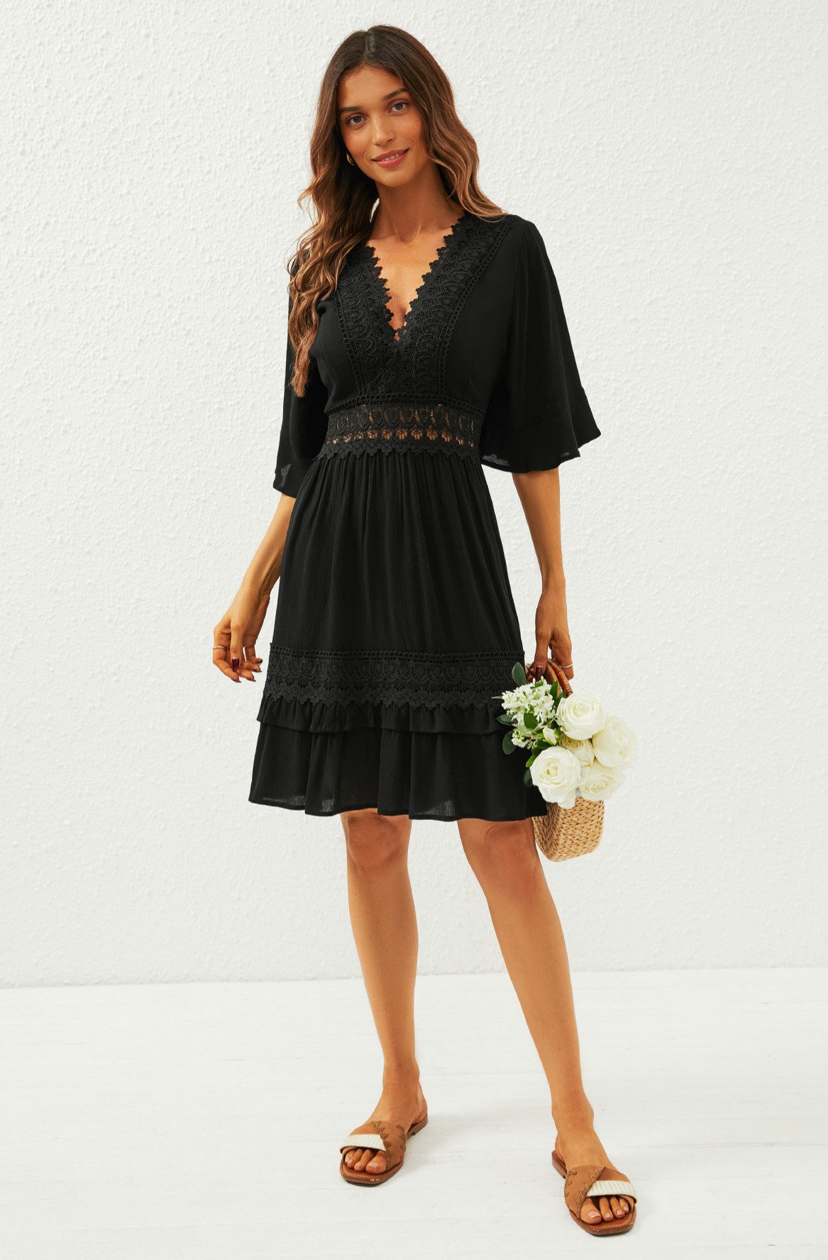 FS Collection Minikleid Damen Minikleid aus Baumwolle mit V-Ausschnitt und Spitzendetails (XS (EU:36 / UK:8) · S (EU:38 / UK:10) · M (EU:40 / UK:12) · L (EU:42  – Bild 4 von 5