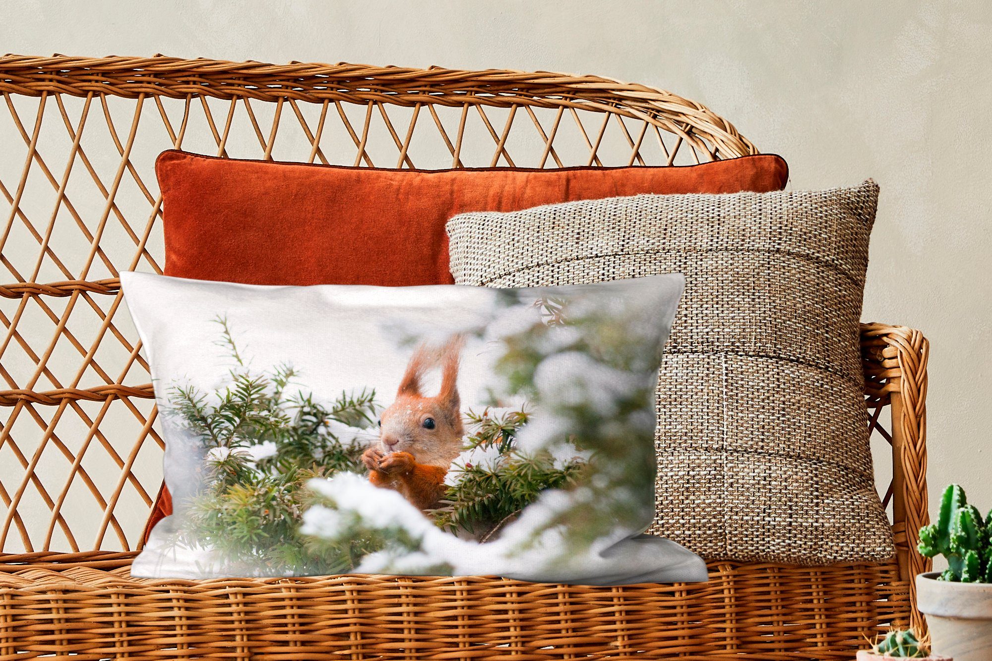 Eichhörnchen Schlafzimmer Schnee, - Dekoration, - MuchoWow mit Dekokissen Zierkissen, Wohzimmer Füllung, Dekokissen Kiefer