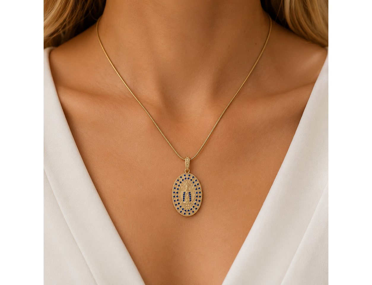 XCOAST Kette mit Anhänger Jungfrau Maria Halskette aus Edelstahl – 18K vergoldet (inkl. Schmuckkästchen, religiöser schmuck damen geschenk), christliches Symbol, religiöser Schmuck, Valentinstag Geschenk