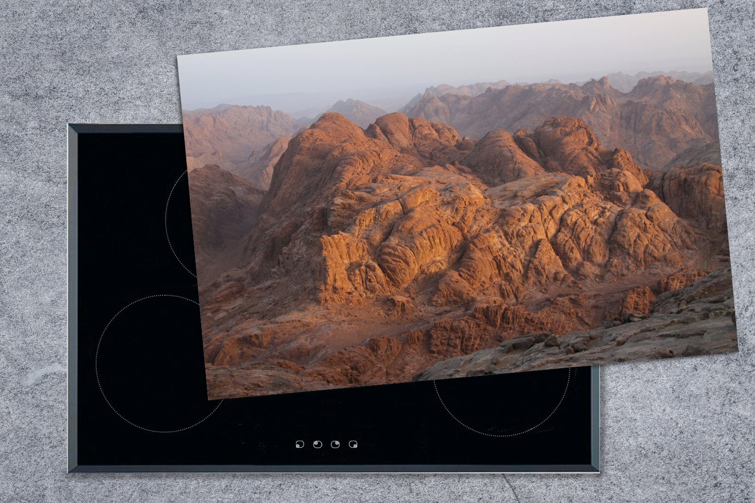 Berg Vinyl, Ceranfeldabdeckung küche, tlg), auf Blick cm, in Sonnenaufgang MuchoWow für nach Induktionskochfeld Ägypten, Sinai Herdblende-/Abdeckplatte die (1 Schutz 81x52 den