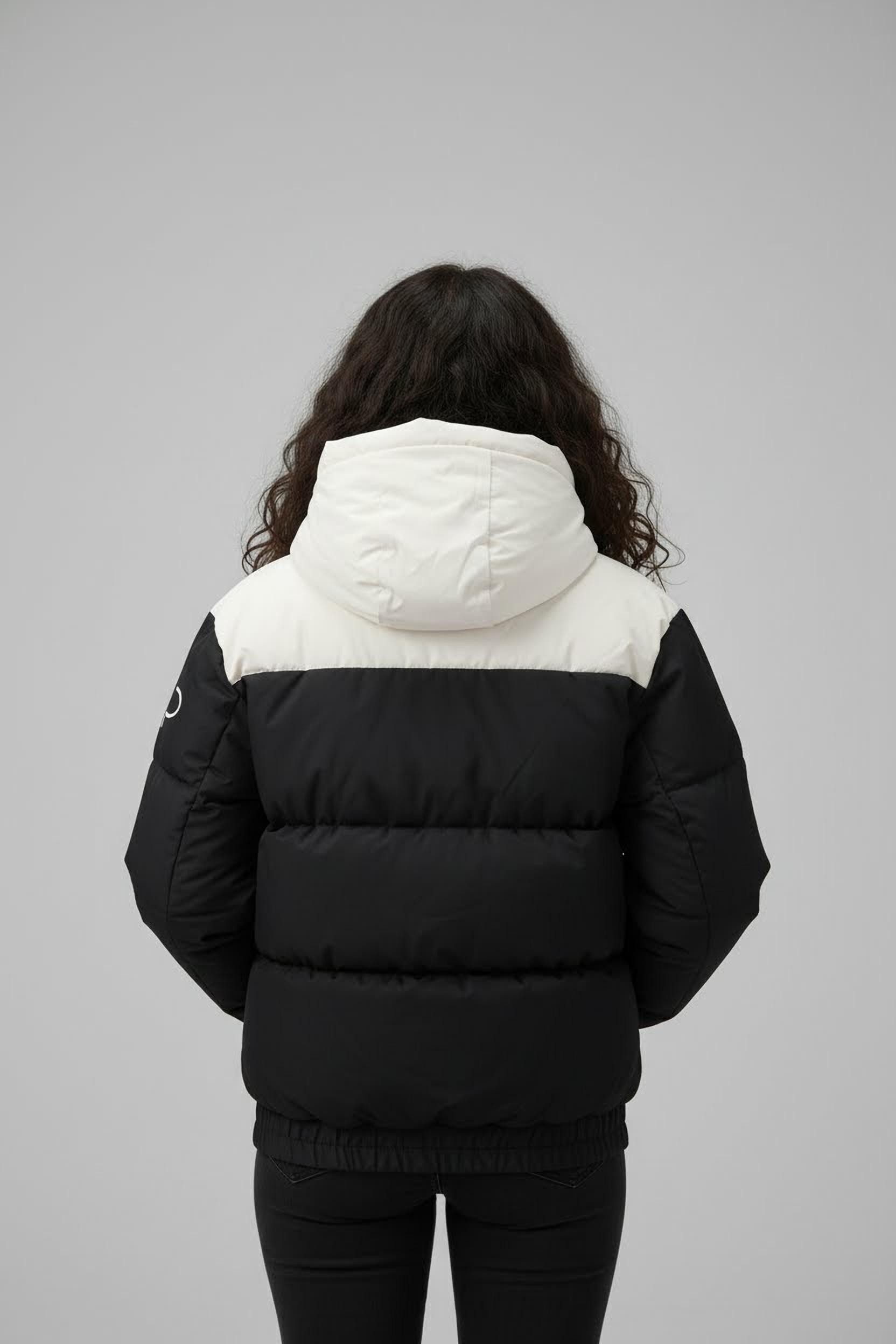 CMP Winterjacke mit fester Kapuze, leichtes Material, aus Polyester