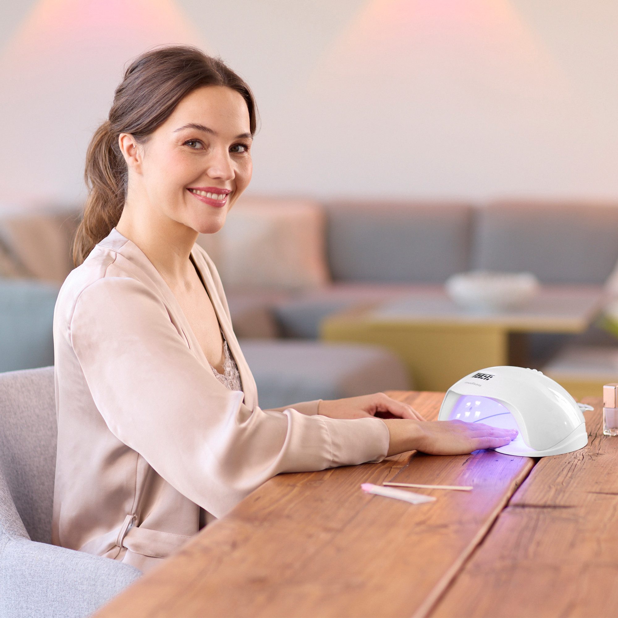 medisana Lichthärtungsgerät ND 880, für UV- und LED-Gel-Lacke, Timer 10s/30s/60s/99s, abnehmbare Basis