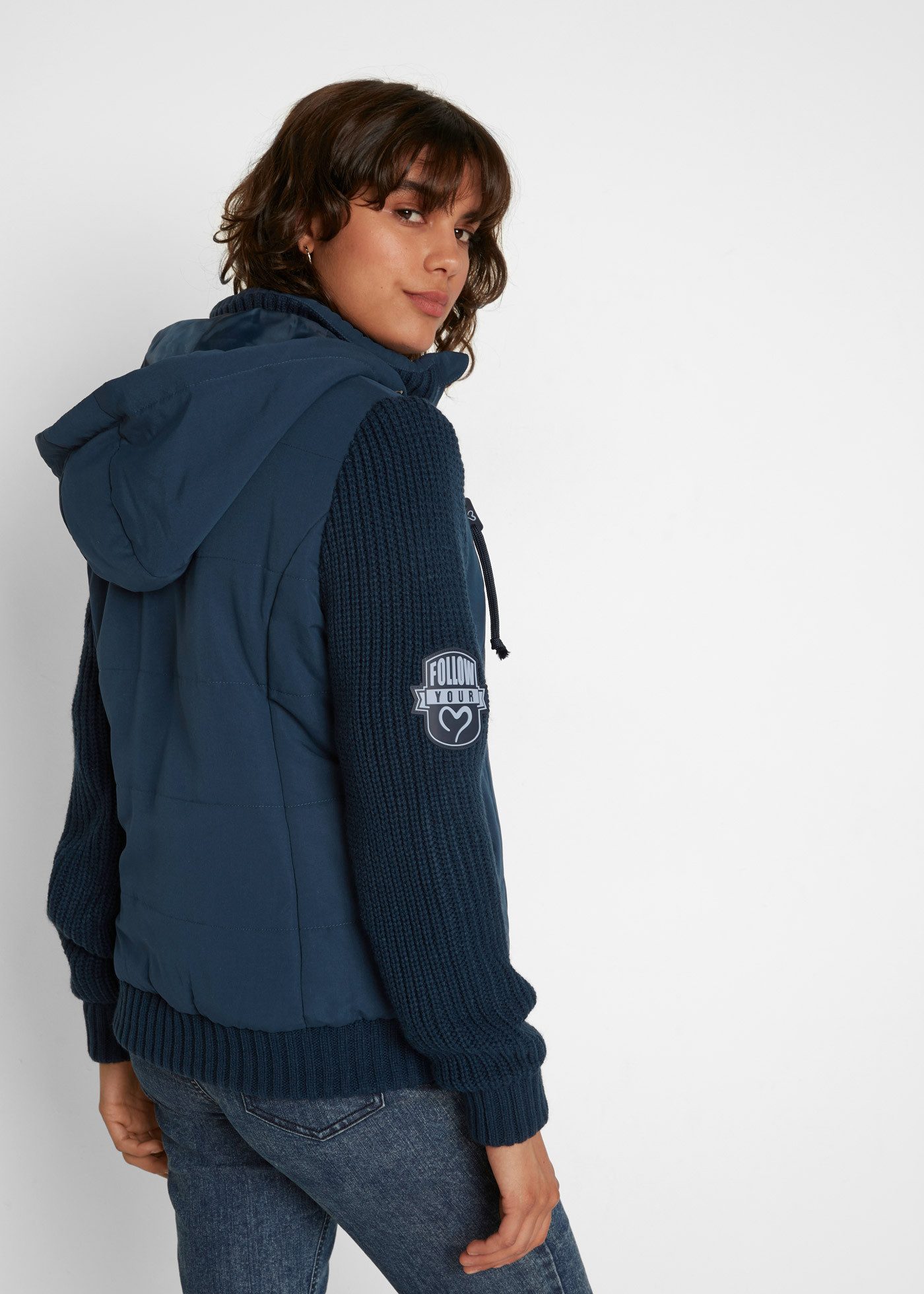 bonprix Kurzjacke figurumspielende Passform, mit Strickärmeln und Kapuze