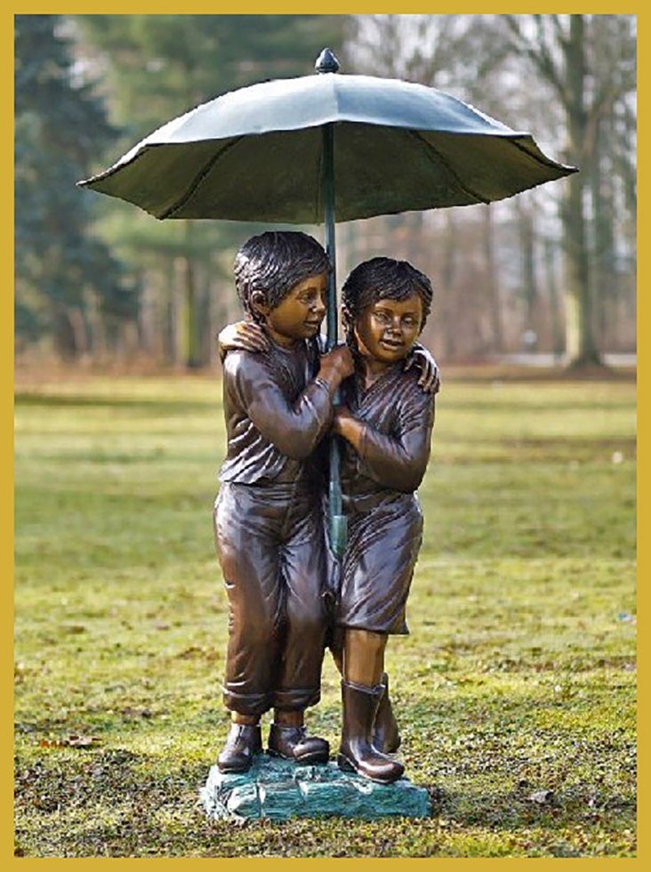 IDYL Gartenfigur IDYL Bronze-Skulptur Zwei Kinder unterm Regenschirm, Bronze