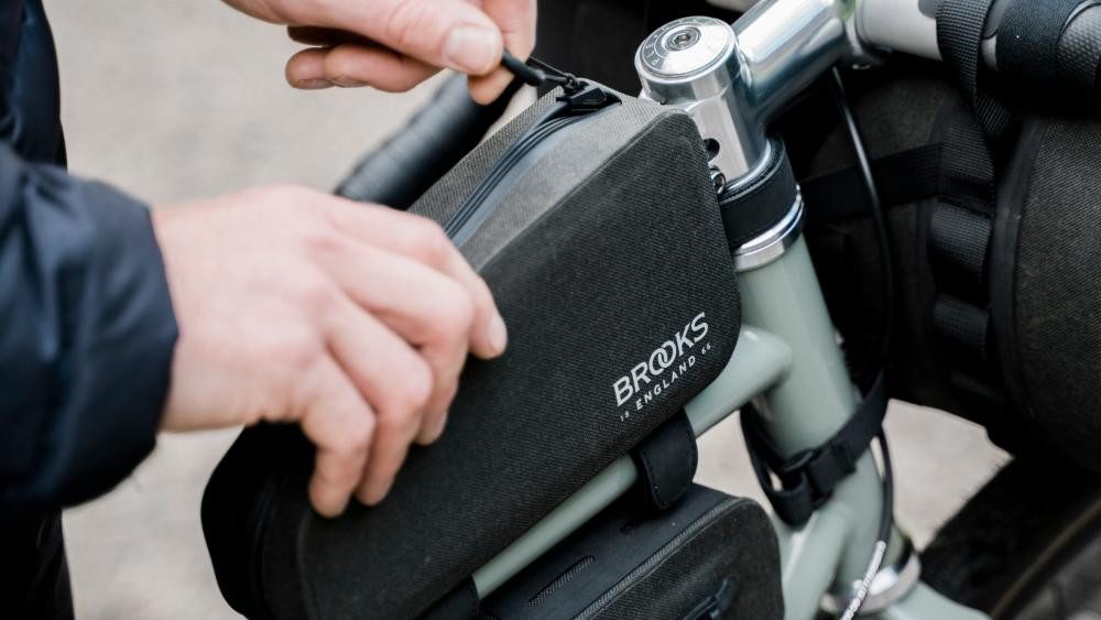 BROOKS ENGLAND Fahrradtasche BROOKS Scape Top Tube Bag Black - wasserdichte Oberrohrtasche 0,9 Lite