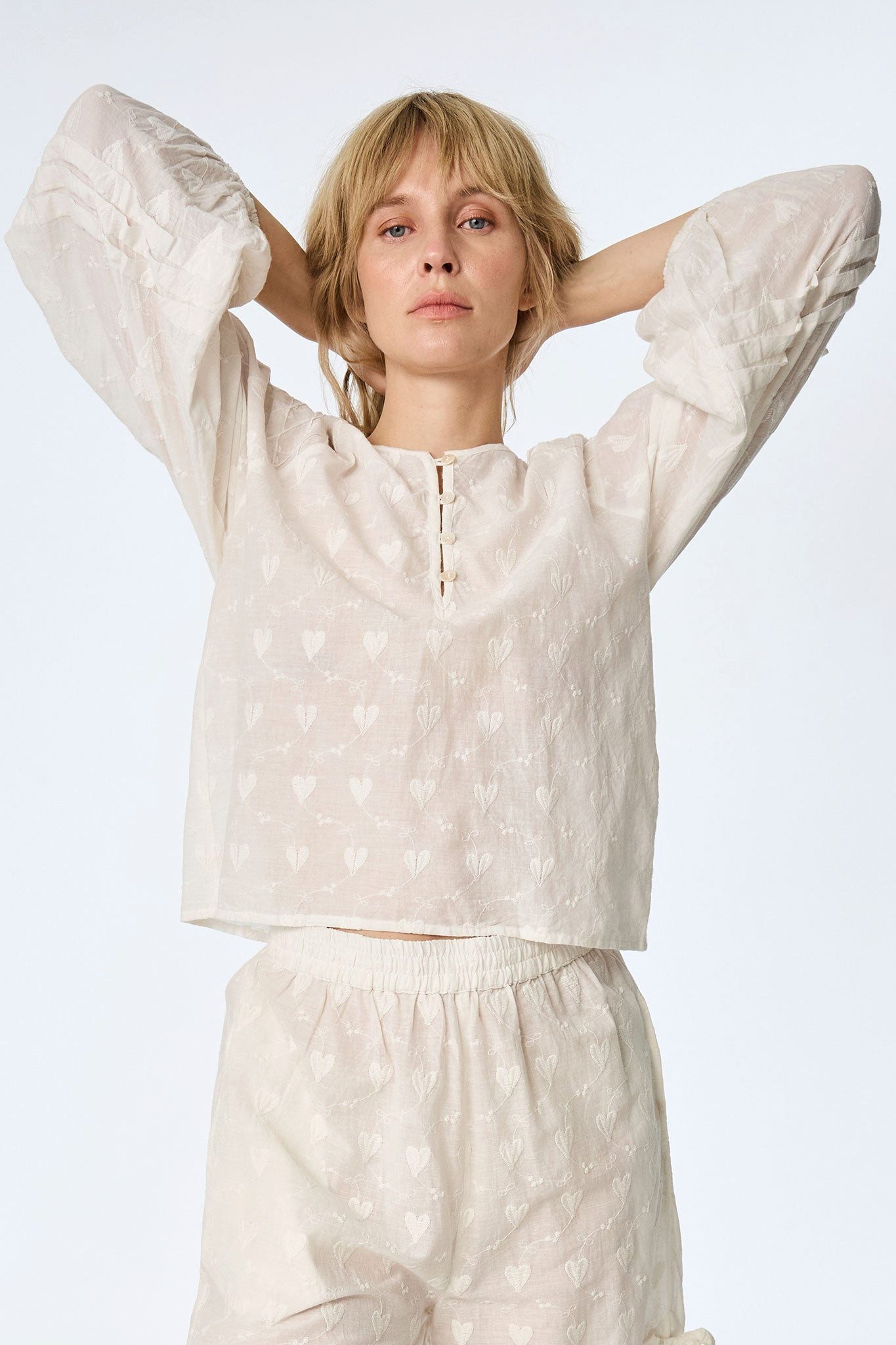 Himalaya Clothing Langarmbluse Baumwoll-Bluse mit Allover-Stickerei und Trompetenärmeln - white / M