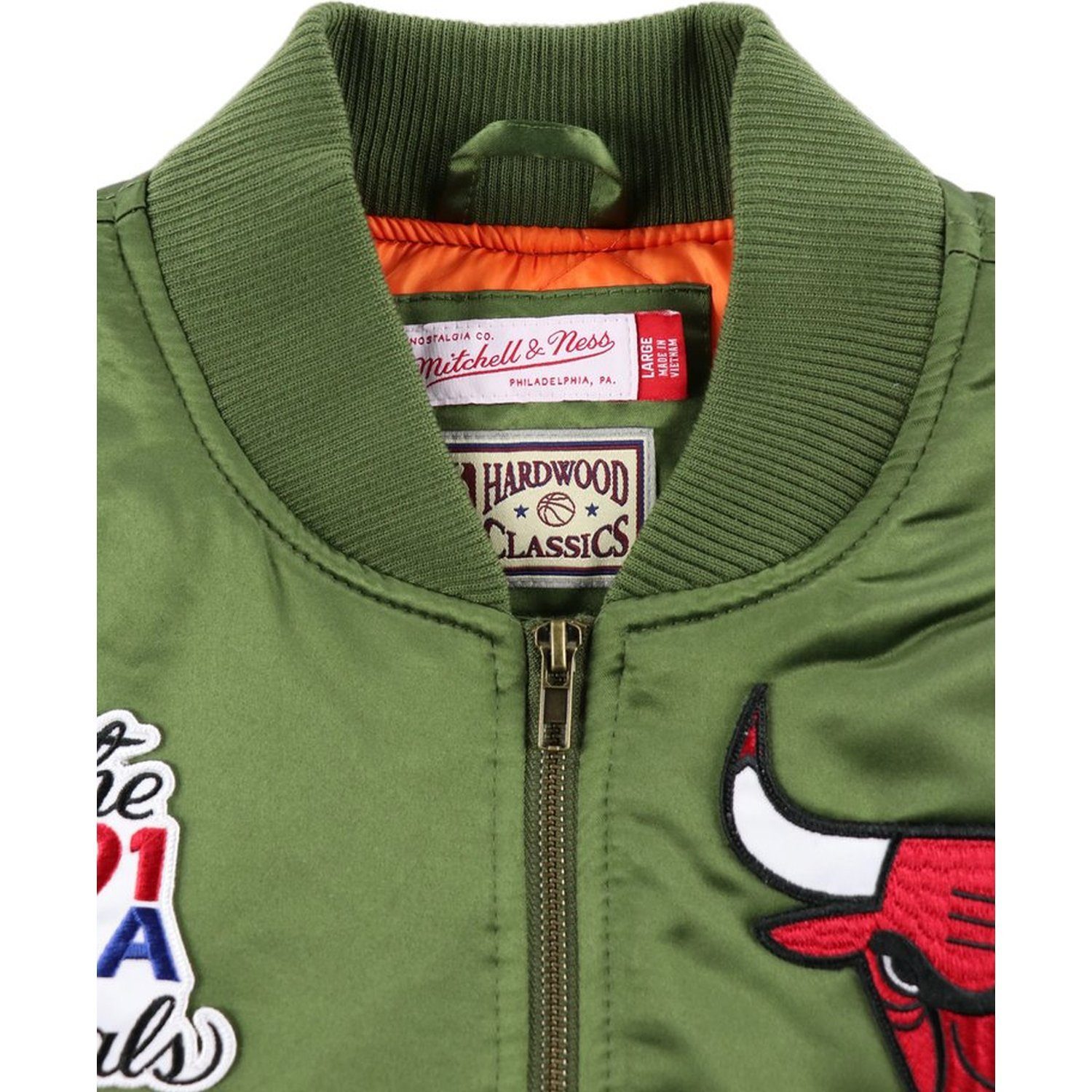 Mitchell & Ness Bomberjacke Satin FLIGHT Chicago Bulls