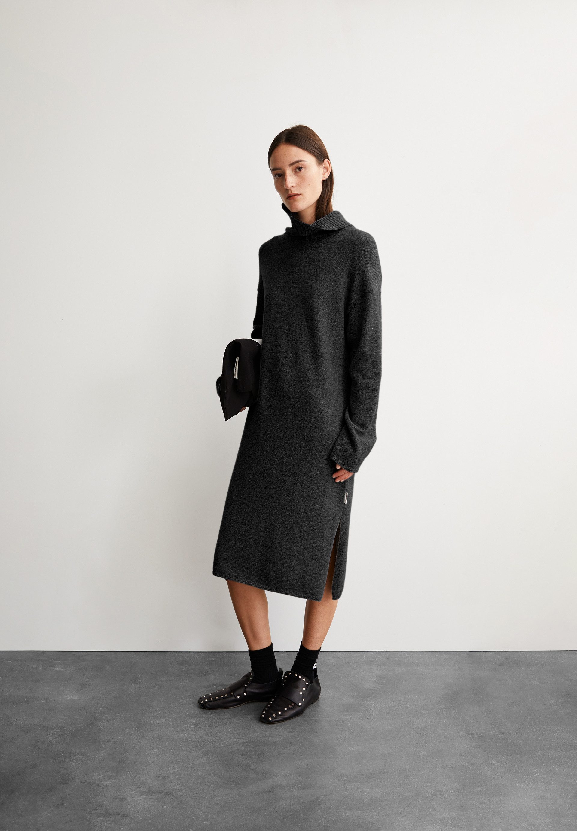 Armedangels Strickkleid ARADIAA Strickkleid aus recyclem Bio-Woll Mix Kragen