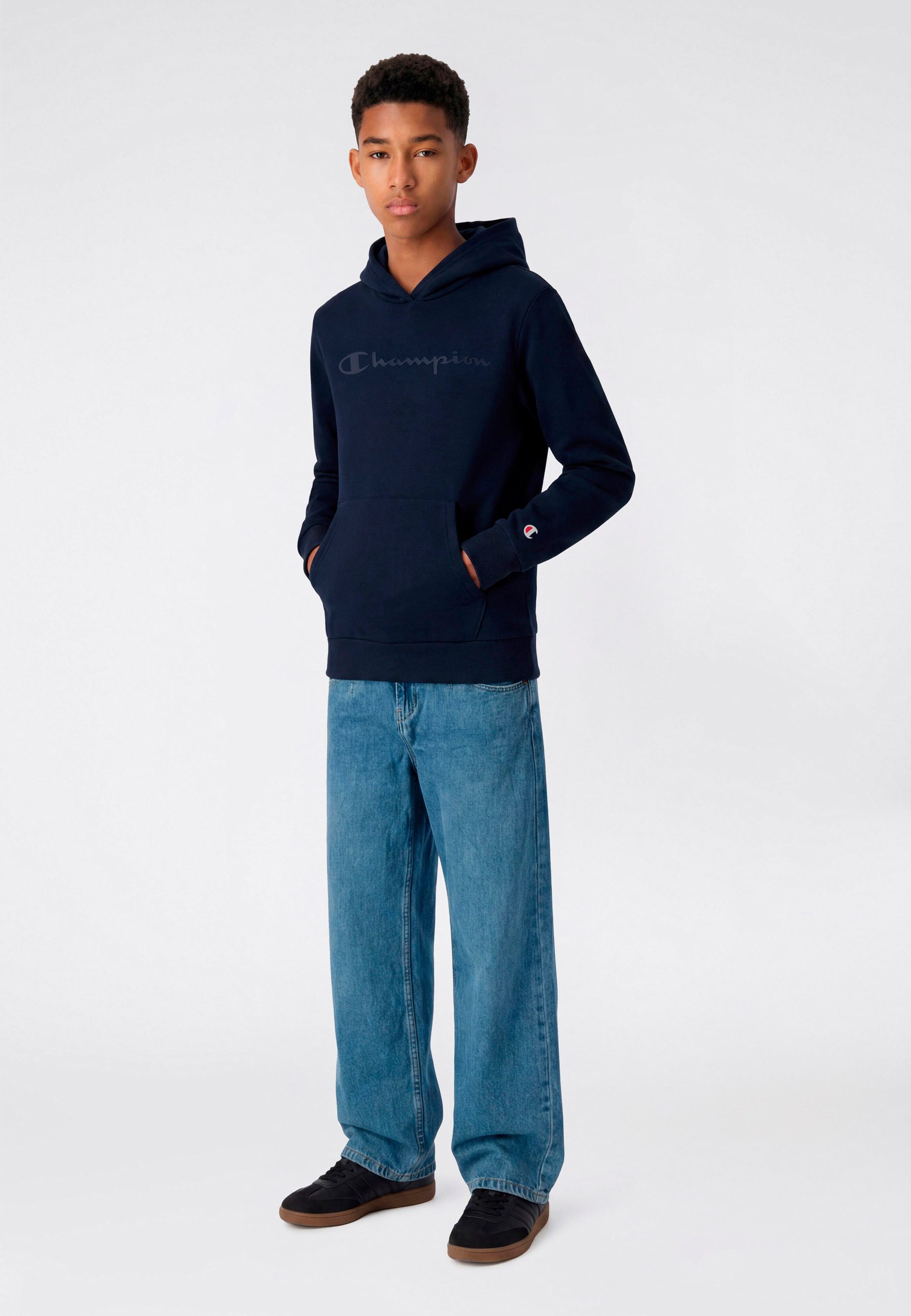 Champion Kapuzensweatshirt SPORTWEAR HOODIE Standard Fit für Kinder, mit Kapuze, aus Baumwolle und Polyester, Standard Fit