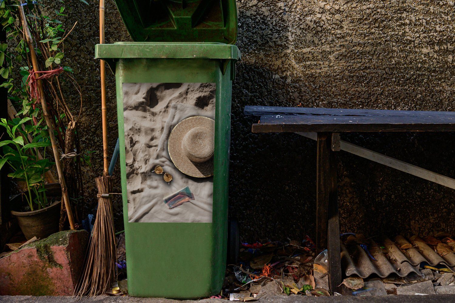 MuchoWow Wandsticker Mülltonne, - Container, Abfalbehälter Sommer (1 Strand - Sticker, Mülleimer-aufkleber, St), Sonnenbrille