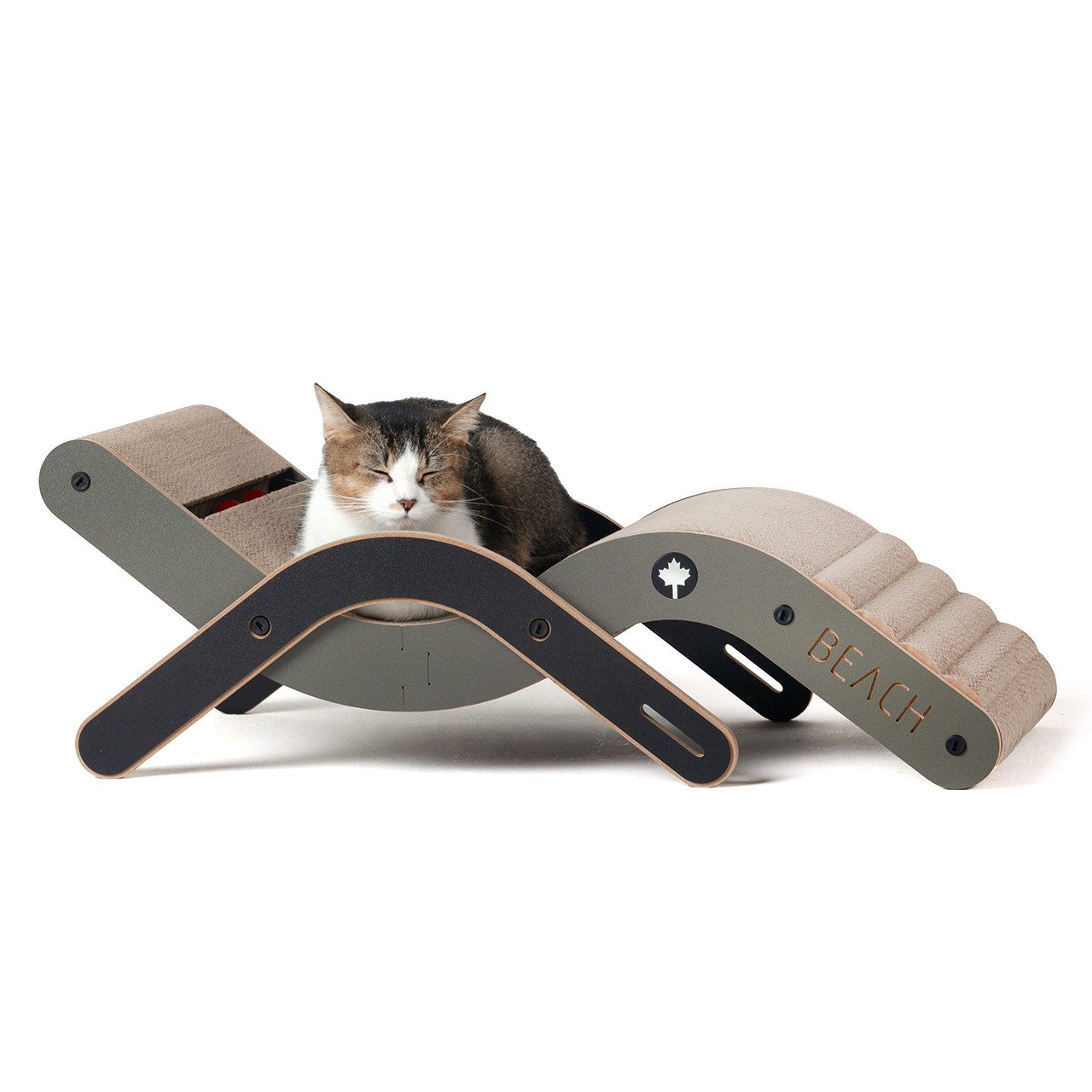 Canadian Cat Company Kratzbrett Design-Kratzmöbel Beach Chair, Katzenliege, Sonnenliege für Katzen, dunkel, 70 x 35 x 25 cm