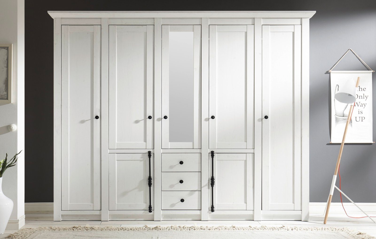 Kleiderschrank gekälkt, viel 5-türig, mit x 206 Furn.Design weiß (Schrank cm) Stauraum Landhausstil, Dekor Hooge 236 Pinie