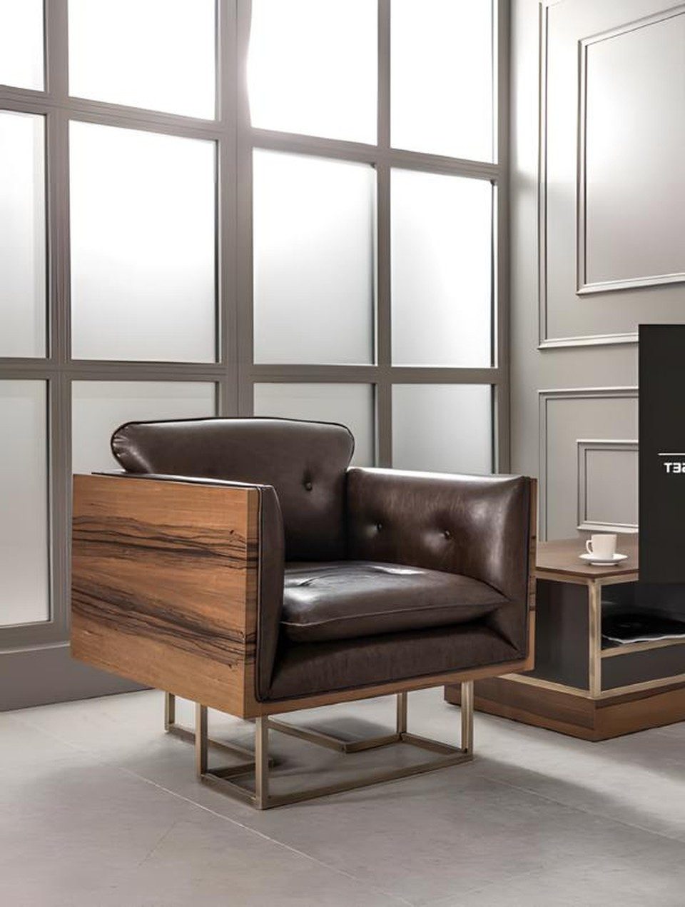 Xlmoebel Sessel XLMOEBEL Büro Sessel aus braunem Leder mit Holzgestell (1-St., Büro-Sessel), Made in Europa