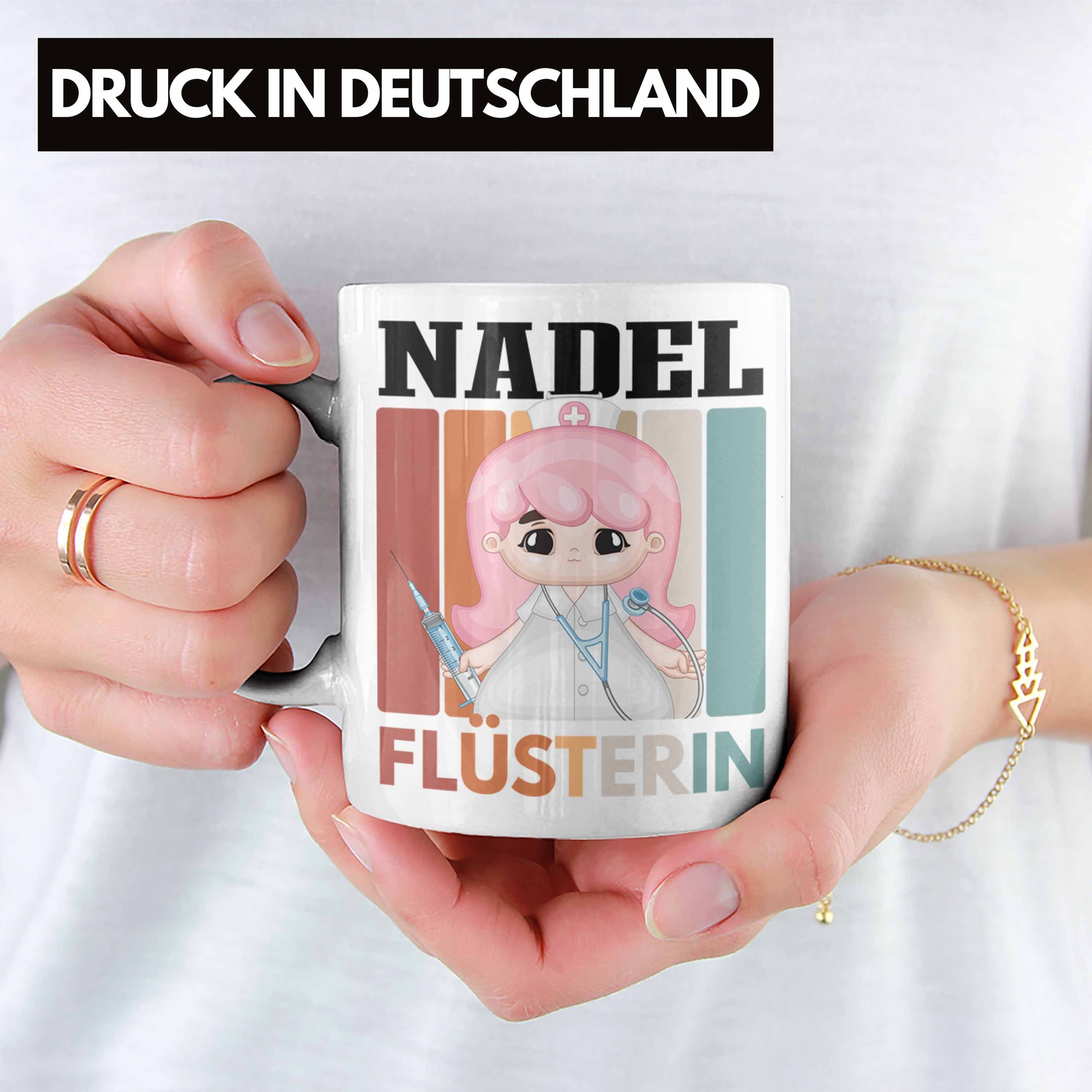 Trendation Tasse Trendation - Krankenschwester Tasse Lustige G Nadel Geschenk Flüsterin Weiss