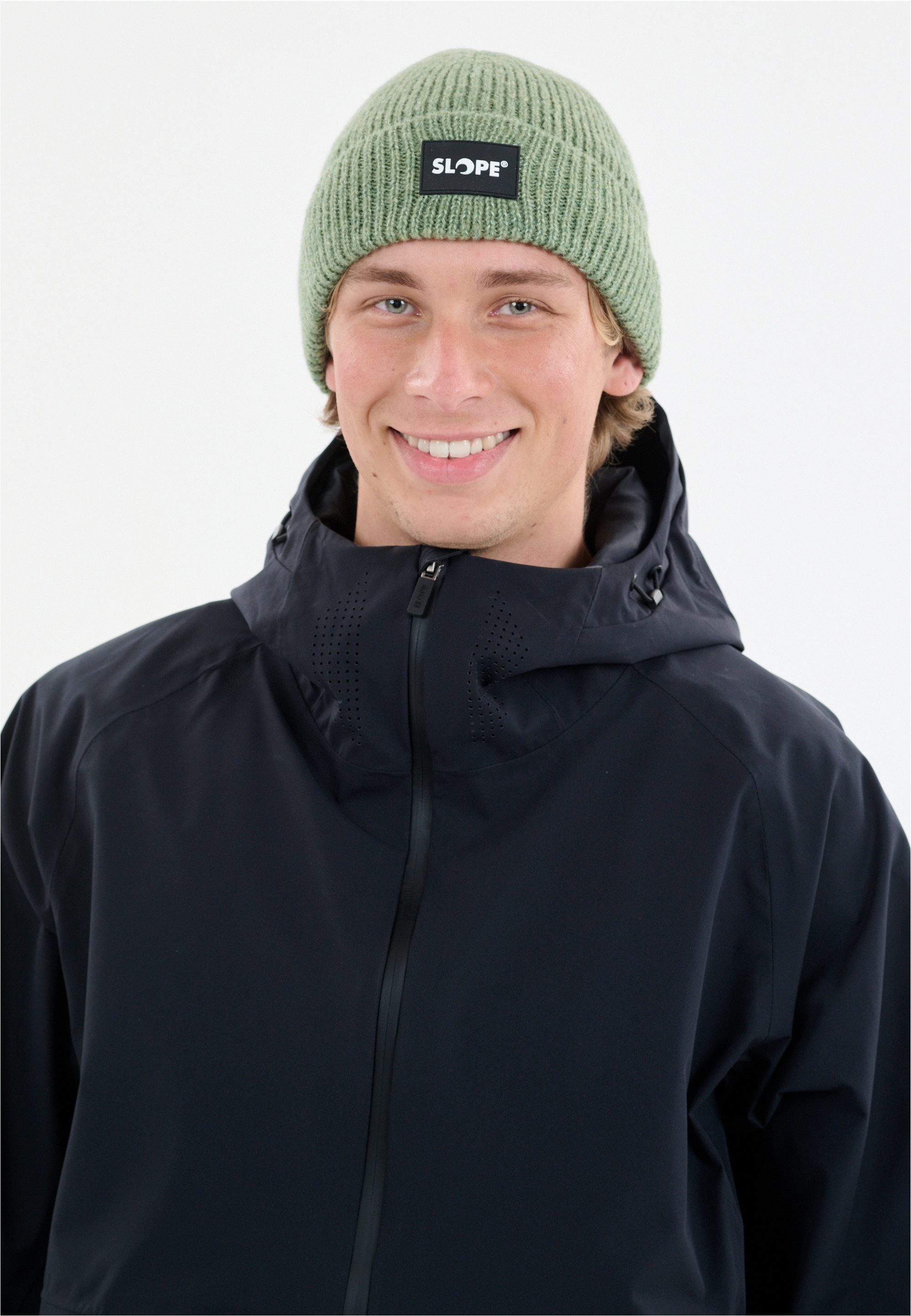 SLOPE Beanie Andi aus wärmenden Materialmix