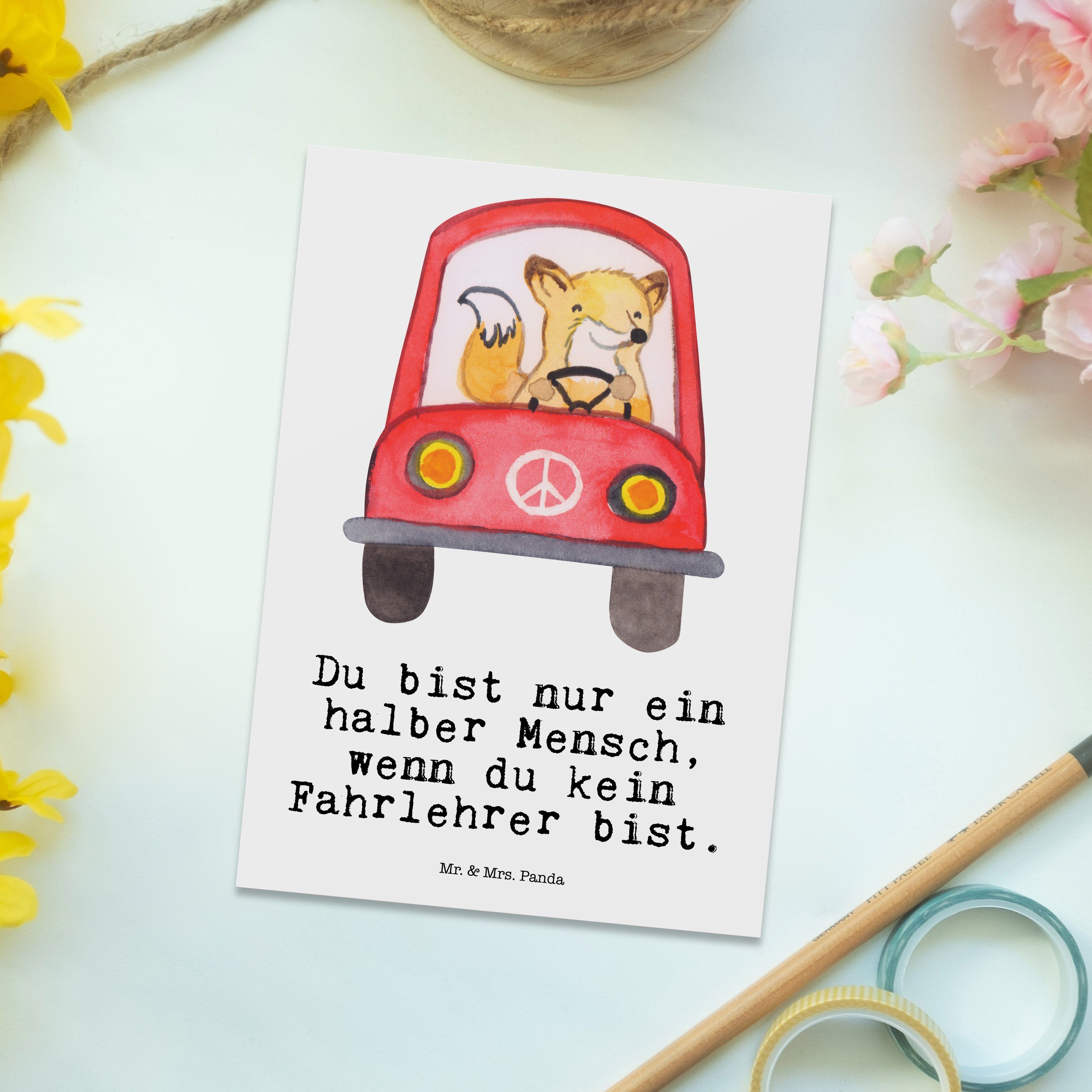 Postkarte Mrs. Mr. Fahrlehrer mit Weiß Geschenk, & Herz - Rente, Kollege, Einladung, Panda - Fah