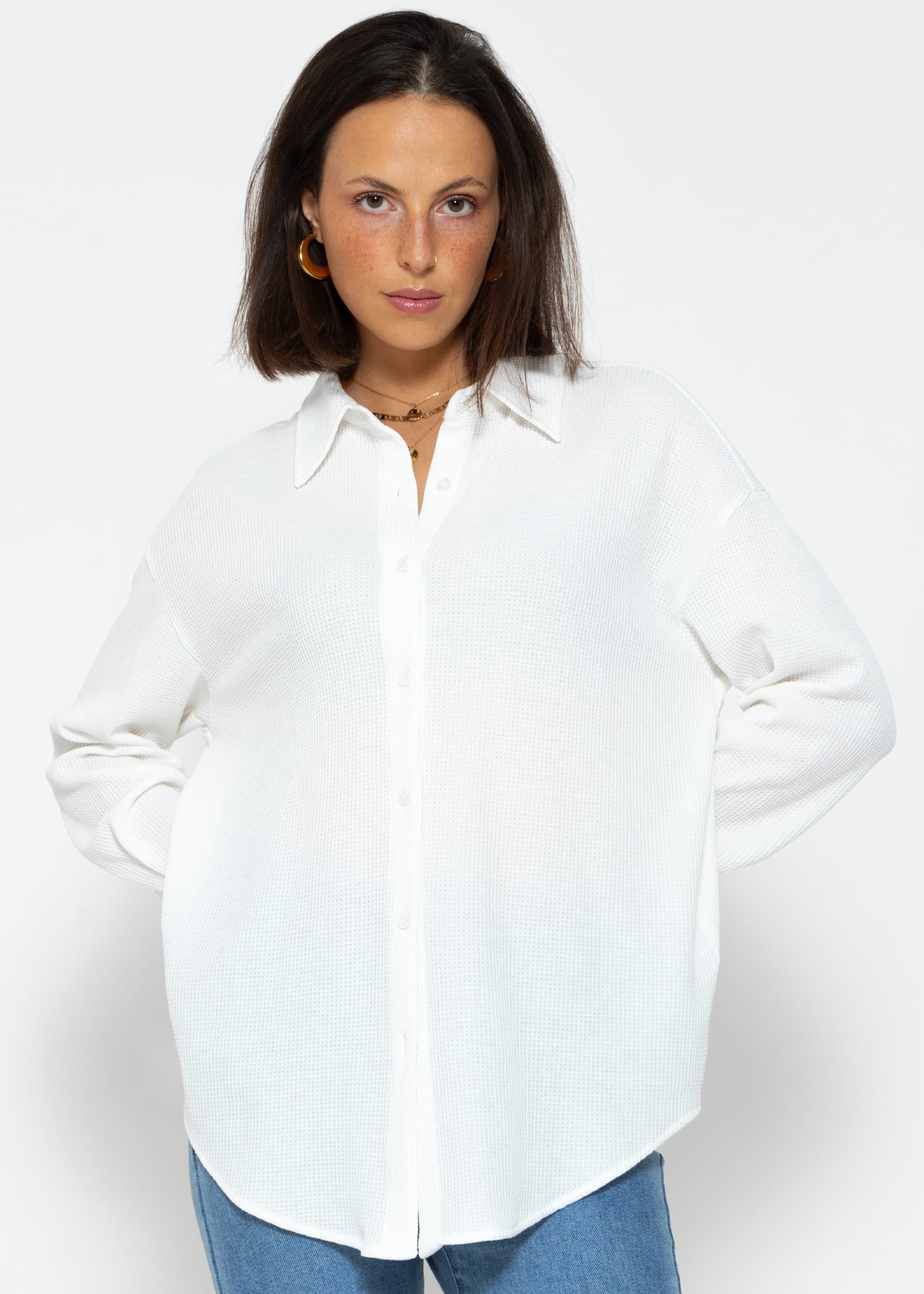 SASSYCLASSY Longbluse Oversize Musselin Bluse Damen Langarm Elegant Hemdbluse lang in Waffelpiqué Optik aus Baumwolle mit V-Ausschnitt
