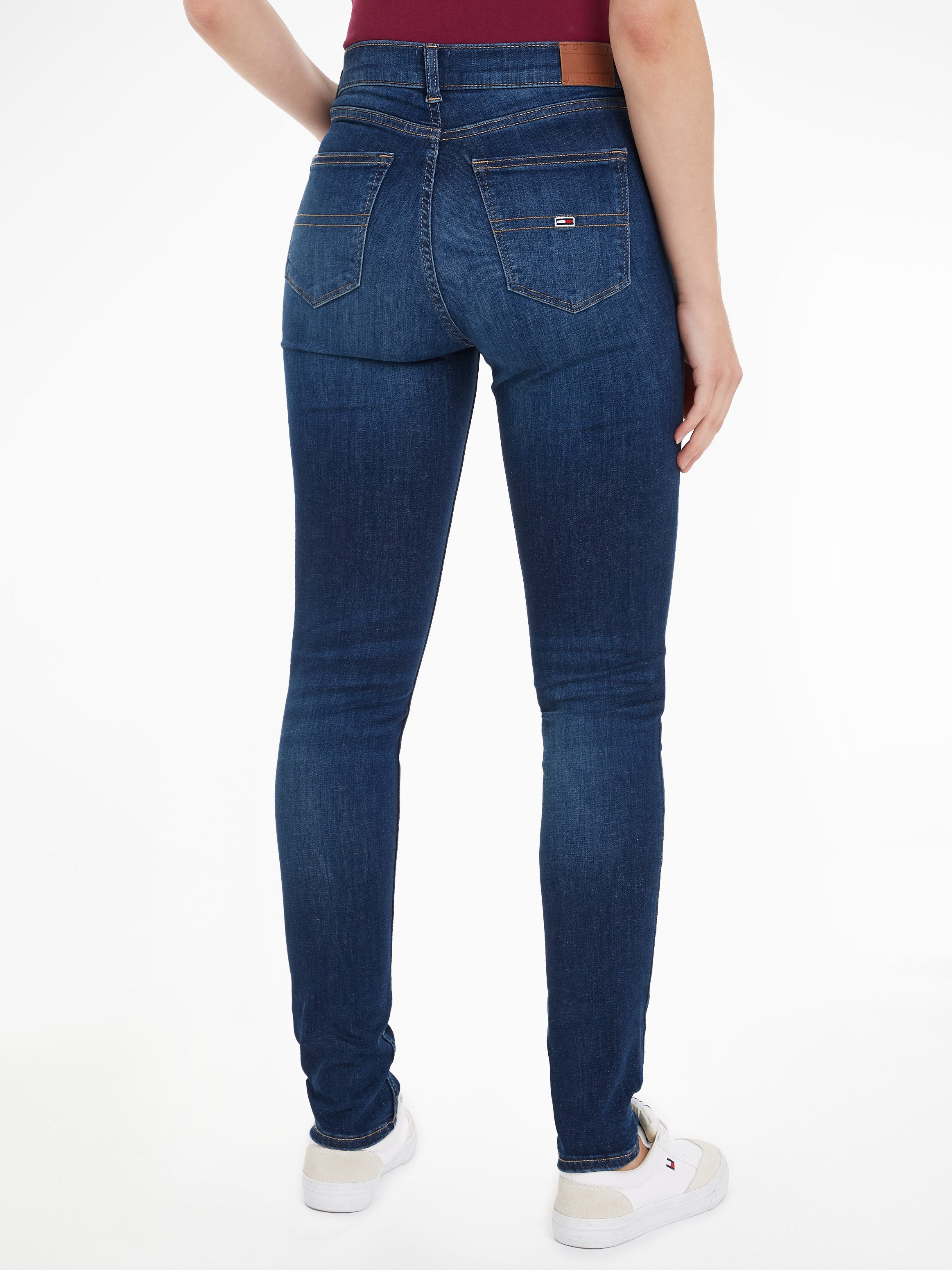 Tommy Jeans Skinny-fit-Jeans NORA MID RISE mit Waschung, Logo-Badge