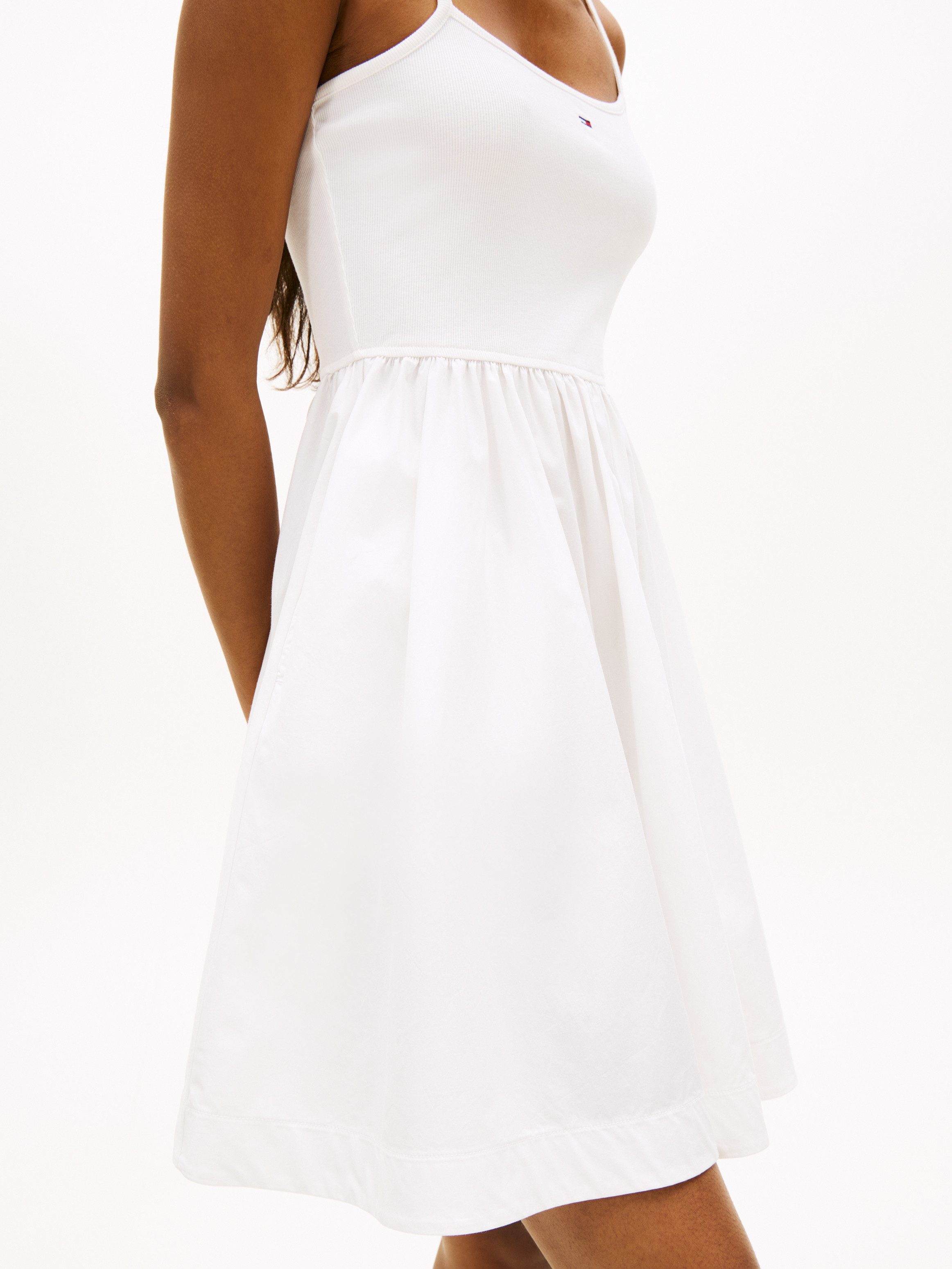 Tommy Jeans Spaghettikleid TJW RIB POPLIN MIX STRAPPY DRESS Super Slim mit Falten am Rock
