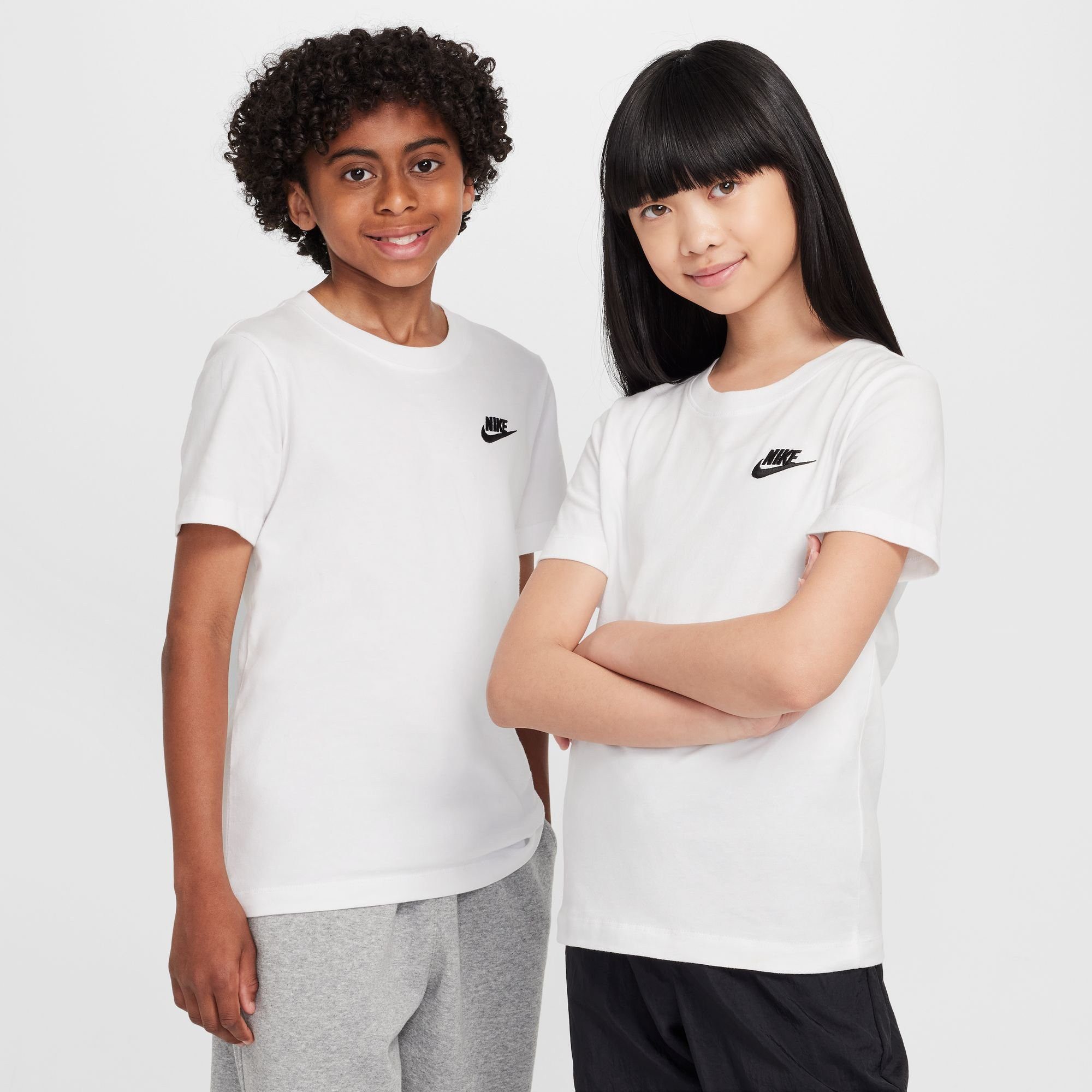 T-Shirt K NSW TEE EMB FUTURA LBR