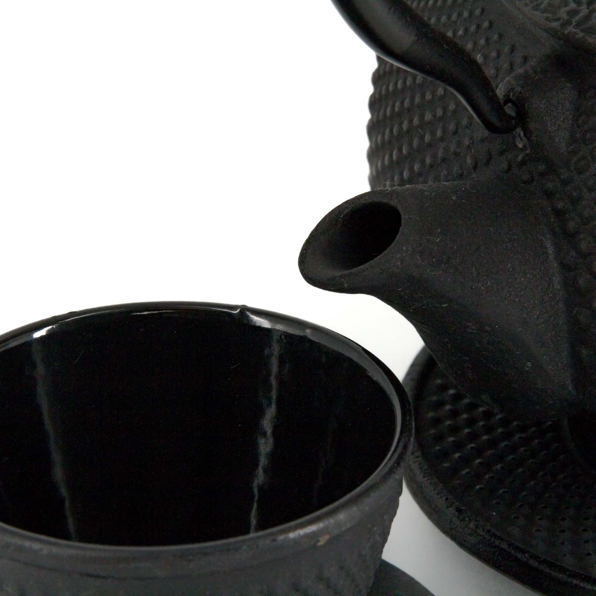 teayumi Teekanne ARARE Tetsubin Komplett-Set Gusseisenkanne 1200 ml Schwarz, 1.2 l, (Komplett-Set, 8-teilig), mit herausnehmbaren Edelstahlsieb, mit Henkel