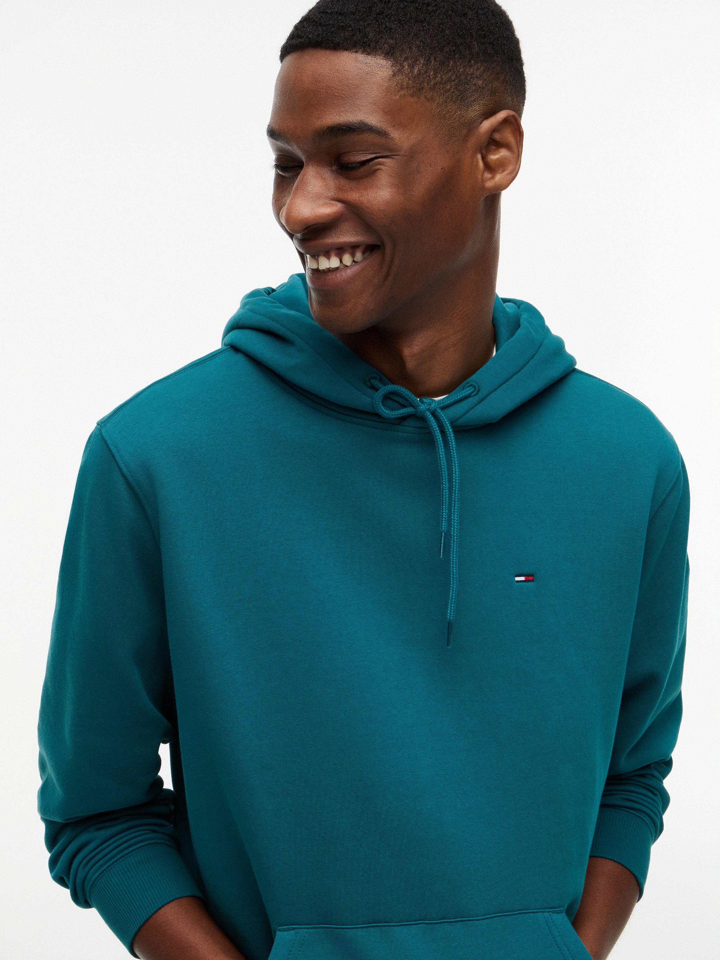 Tommy Jeans Hoodie TJM REGULAR FLAG mit bestickten Markenlogo auf Brusthöhe