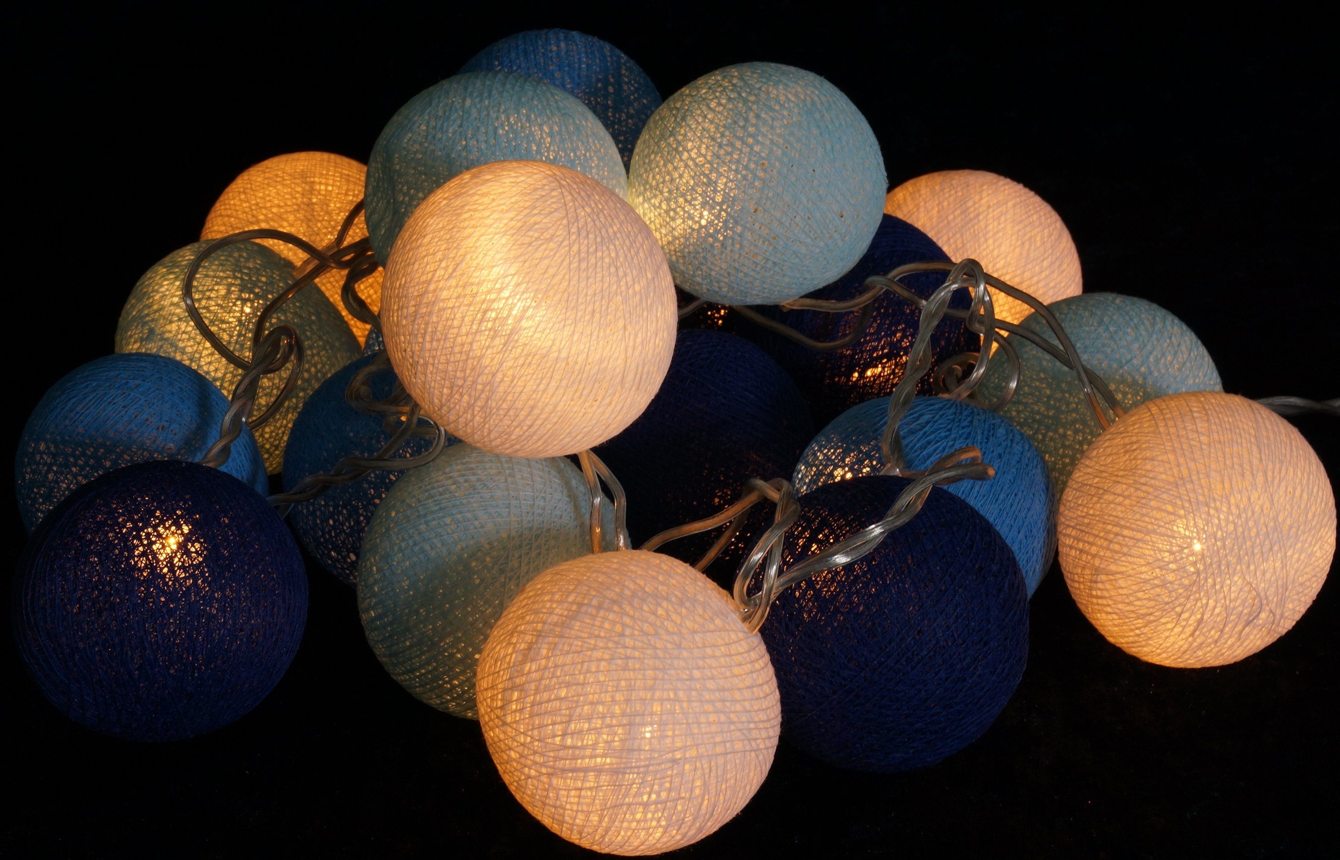 Guru-Shop LED-Lichterkette Stoff Ball Lichterkette, LED Kugel Lampion.. blau/weiß | Lichterketten