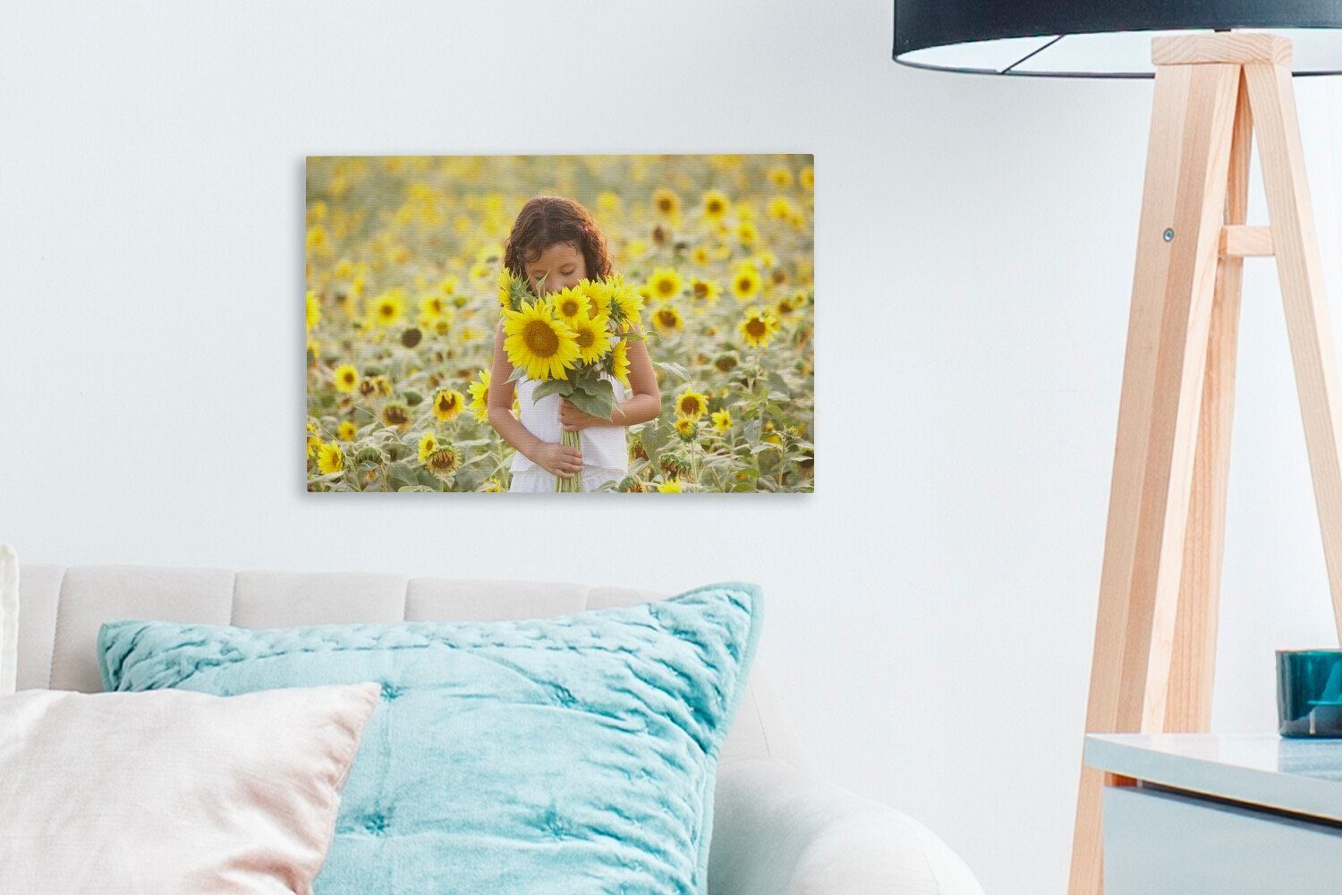 Blumenstrauß Wandbild cm Mädchen einem Leinwandbild Leinwandbilder, (1 Sonnenblumen, Aufhängefertig, 30x20 aus OneMillionCanvasses® mit Wanddeko, St),