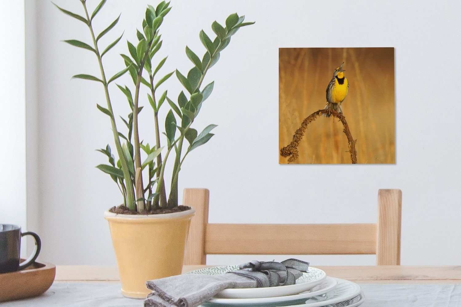 OneMillionCanvasses® Leinwandbild Feldlerche mit für Leinwand Schlafzimmer einer Pflanze, (1 offenem Schnabel Bilder Wohnzimmer auf St)