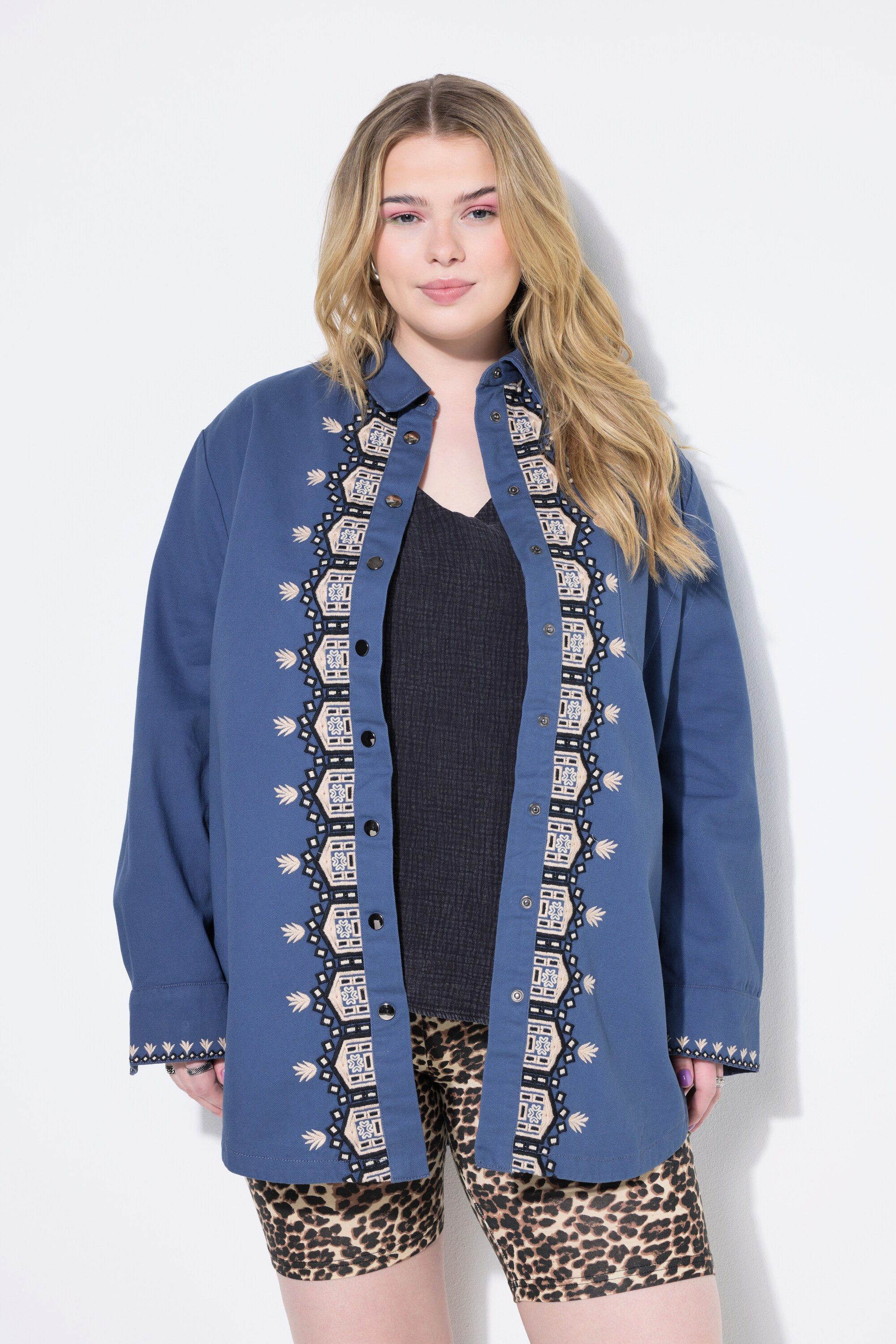 Hemdbluse Hemd oversized Stickerei an der Knopfleiste