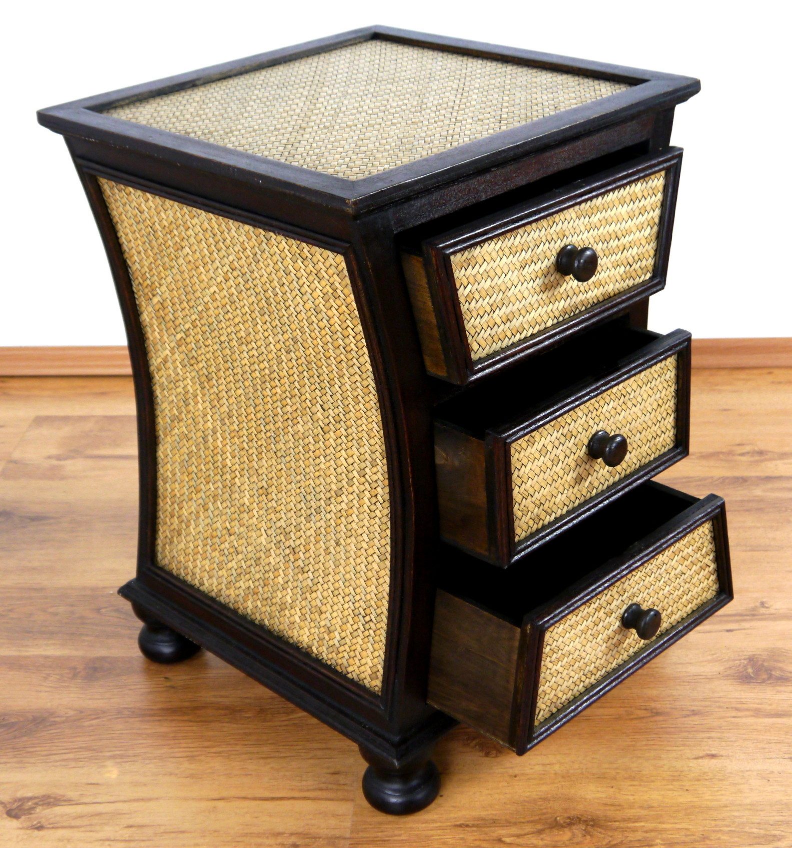 livasia Nachttisch Rattan Nachttisch 43x43x60cm – Handgeschnitzt mit Schubladen