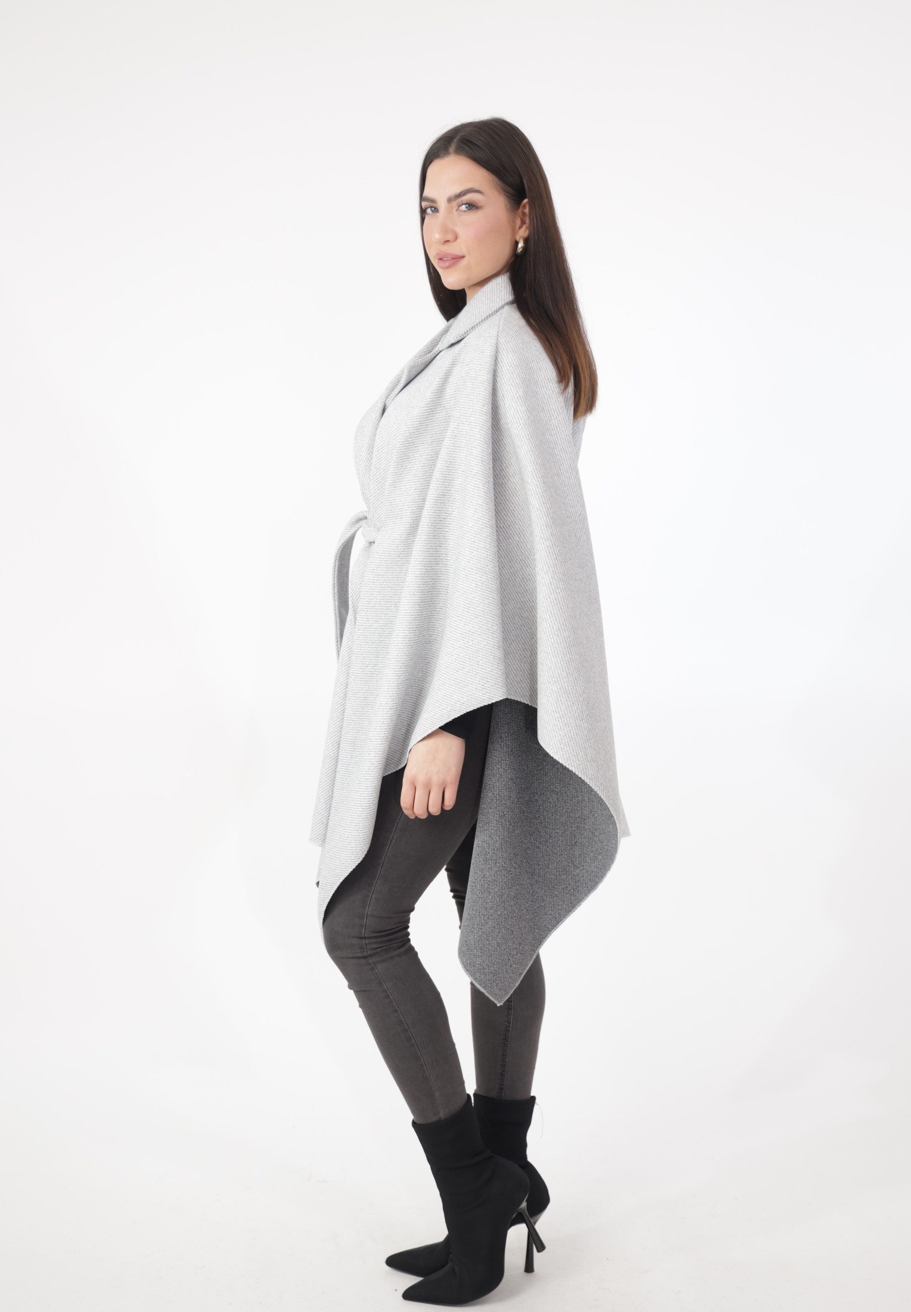 Elara Poncho Mantel