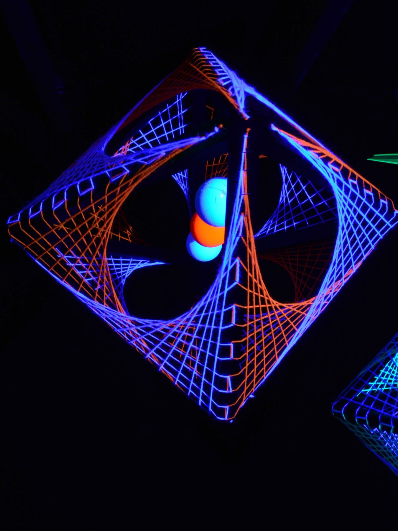 PSYWORK unter 3D "Orange 60cm, Fadendeko Shadow", Schwarzlicht Schwarzlicht Oktaeder leuchtet StringArt Dekoobjekt UV-aktiv,