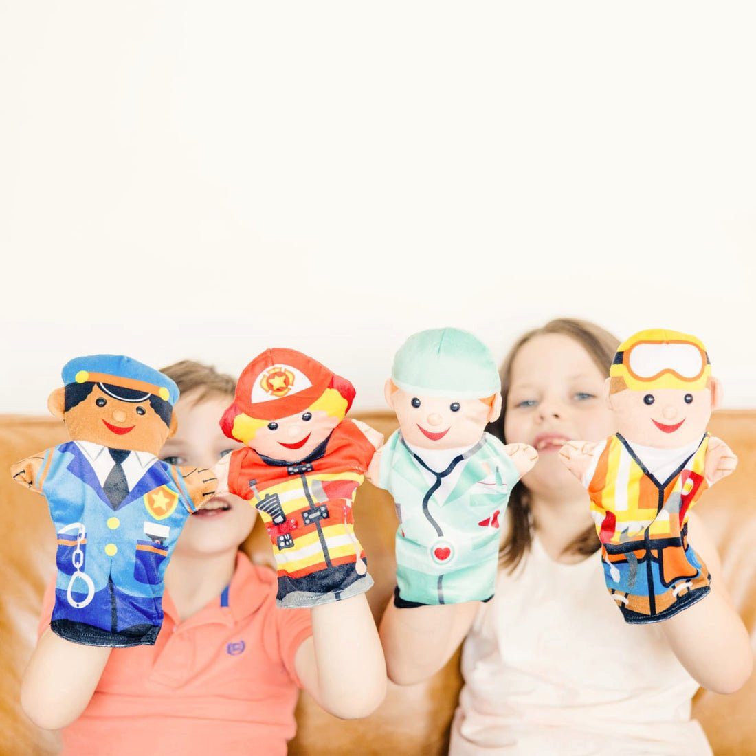 Melissa & Doug Handpuppe Fröhliche Helfer (Set, 4-tlg., Puppen), Fördert Motorik