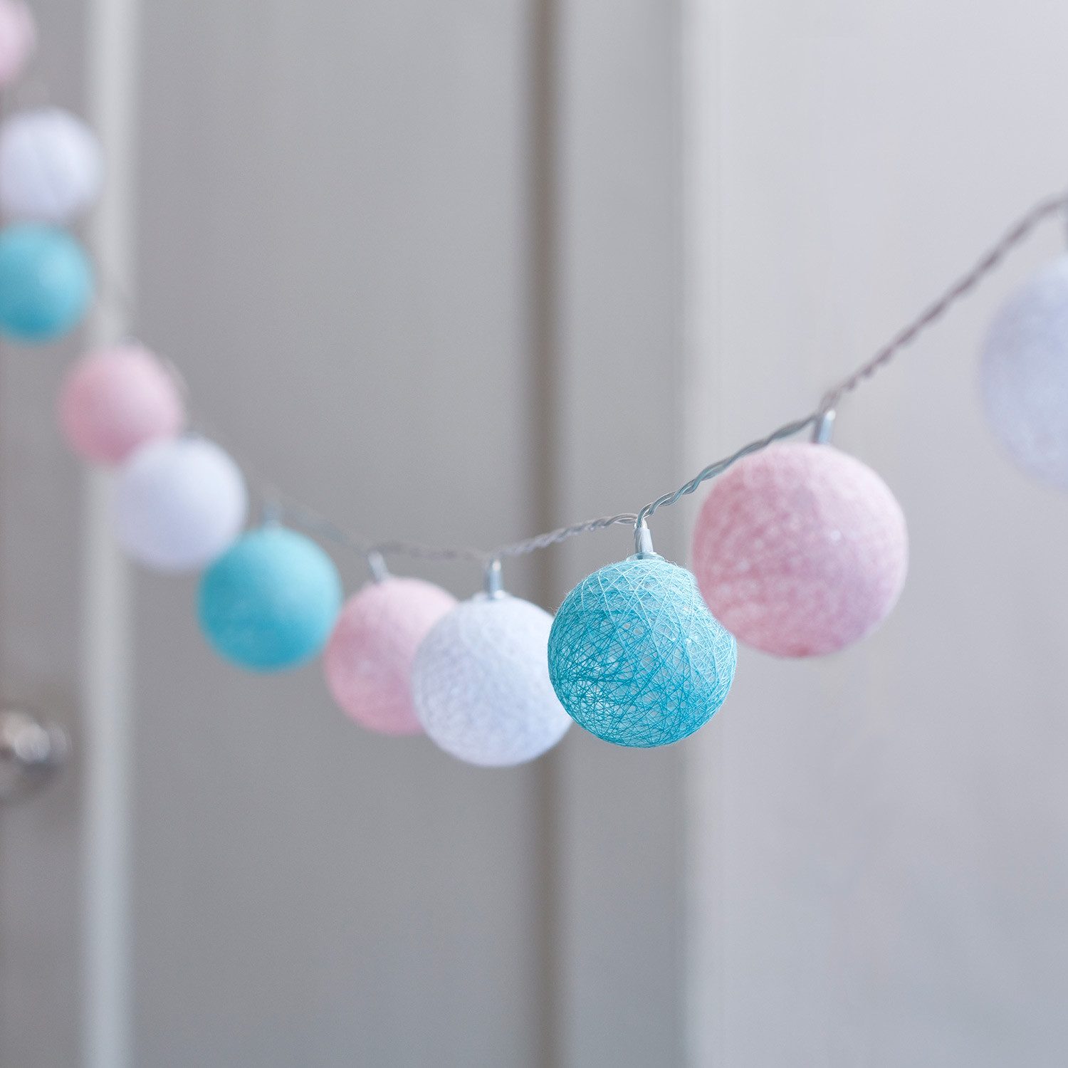 Lights4fun LED-Lichterkette 20er LED Cotton Ball Lichterkette Batterie pastell