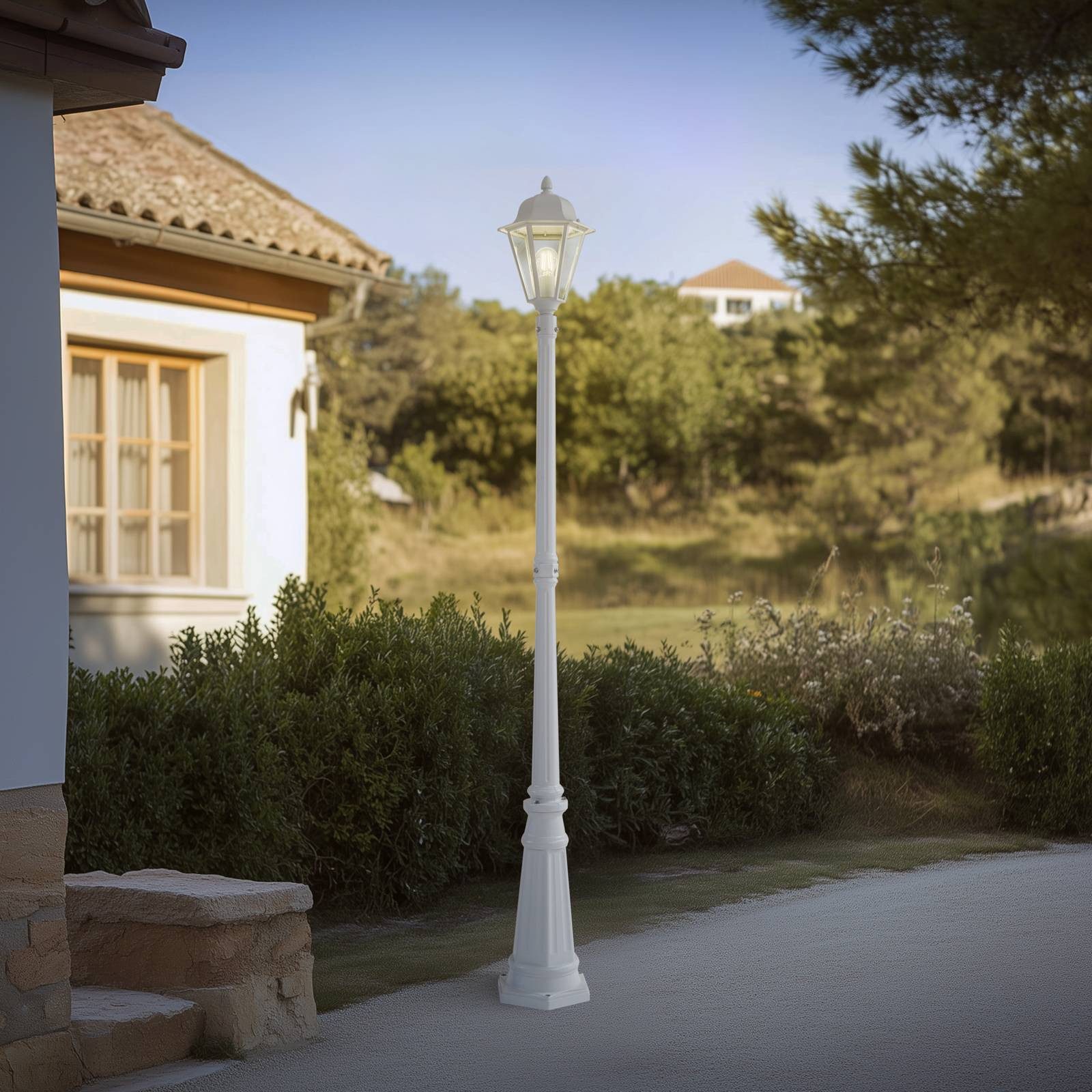 Lindby Außen-Stehlampe Edana, Metall, Weiß IP44, 1 x 15 W LED