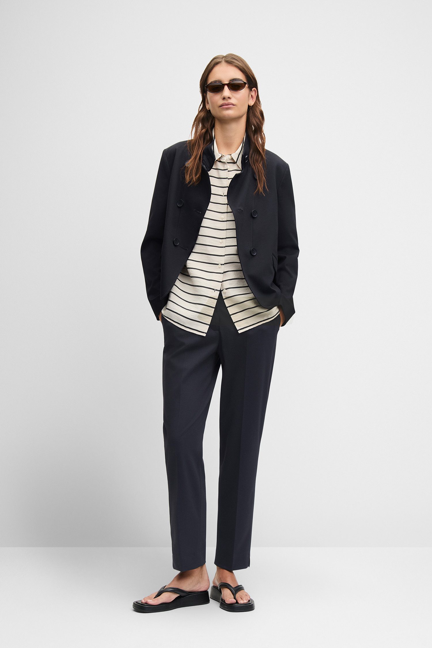 Cinque Kurzblazer CILOKO Stehkragen, taillierter Schnitt, elastischer Materialmix