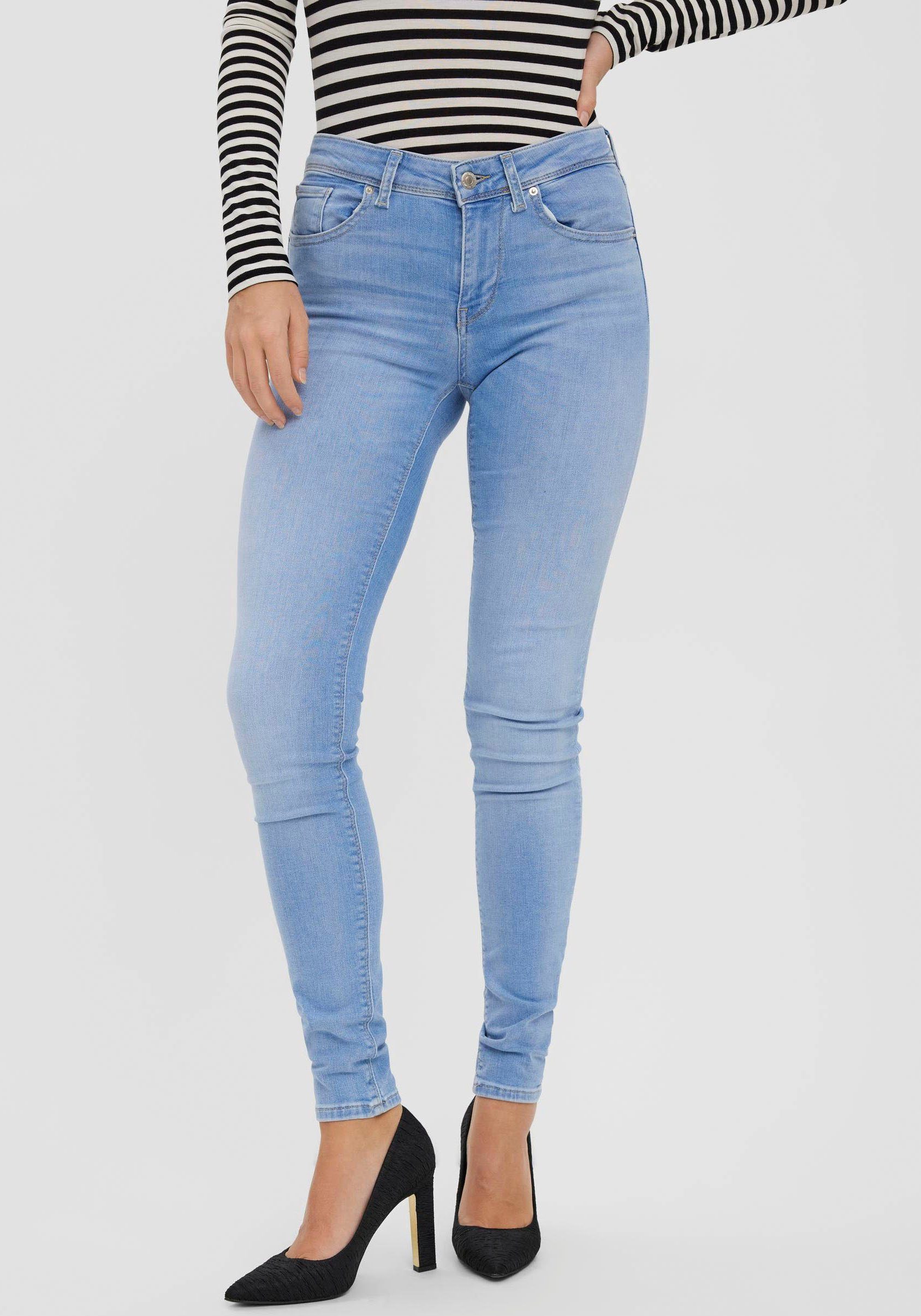 Vero Moda Skinny-fit-Jeans VMLUX MR SLIM JEANS RI371. Reduzierter Preis € 38,99. Unverbindliche Preisempfehlung € 59,99