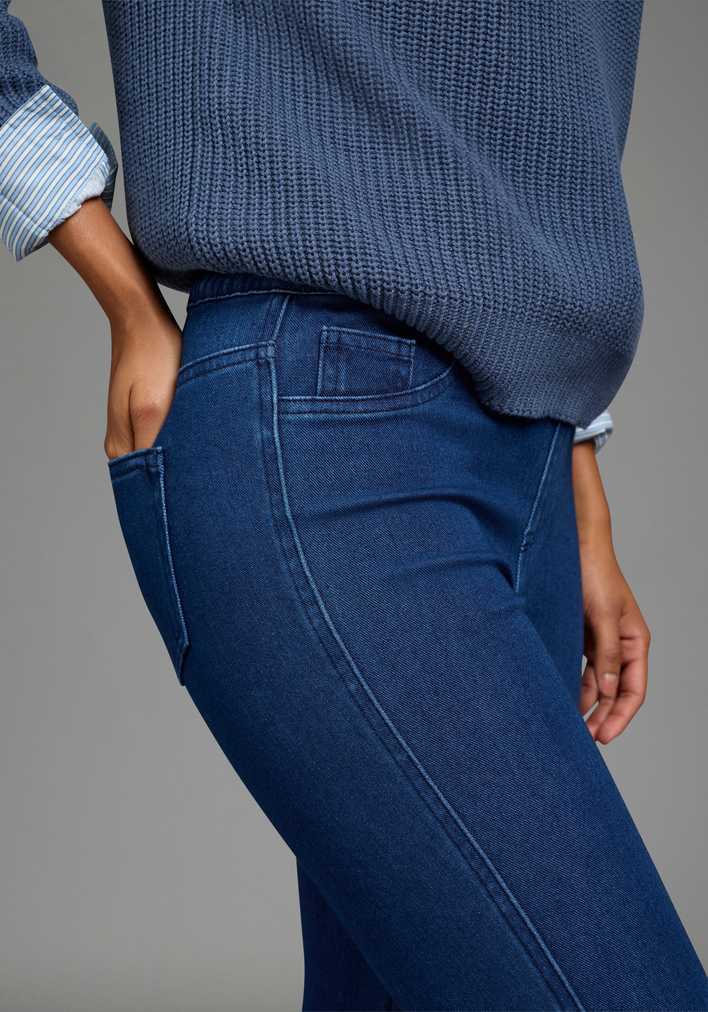 Arizona Jeansjeggings im 4 Way Stretch, Quer- und Längselastisch, Bootcut sehr schmale Passform, Bootcut-Beinform, normale Leibhöhe