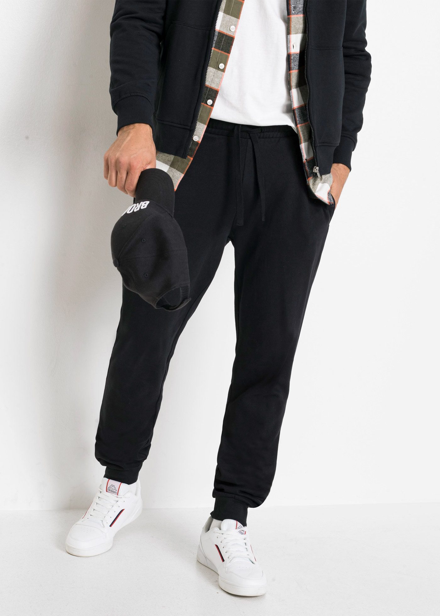 bonprix Jogginghose (Packung, 2-tlg) aus Baumwolle und Polyester, mit elastischen Bündchen am Saum